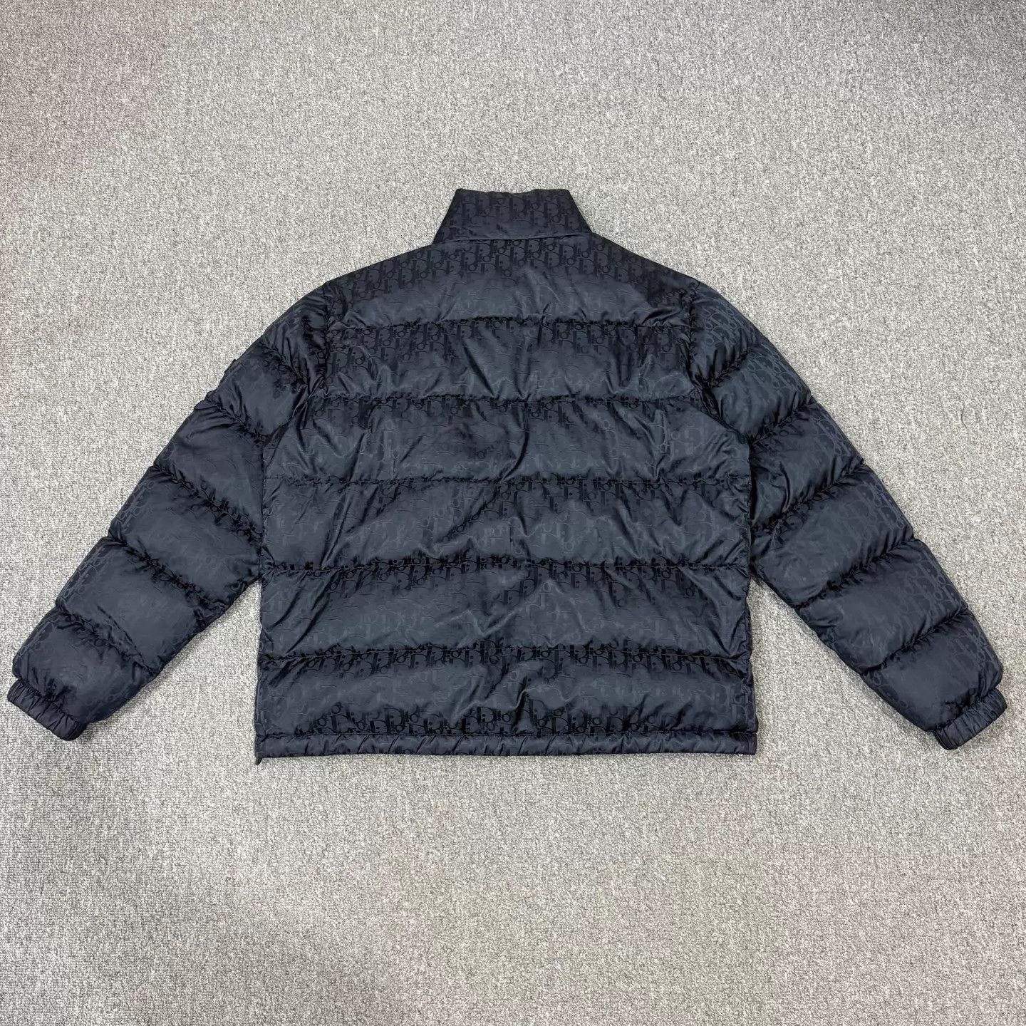 Dior Dior monogram allover logo puffer jacket 52 mint Size US L / EU 52-54 / 3 - 2 Thumbnail