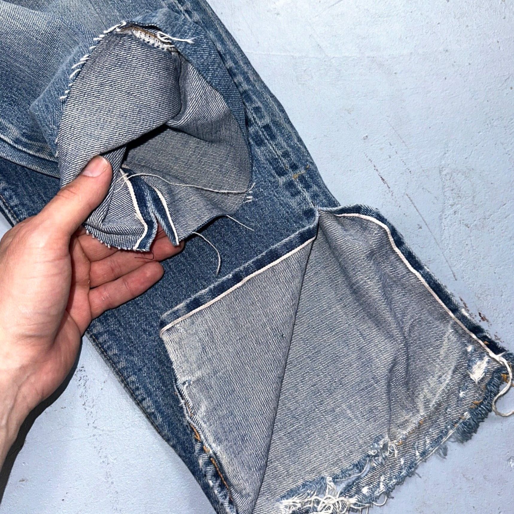 Levi's VINTAGE Levi's 501 XX Jeans 70s Redline Selvedge VTG 30x34 34 Inseam Blue Denim Distressed Button Fly Straight Mens Size US 30 / EU 46 - 4 Thumbnail