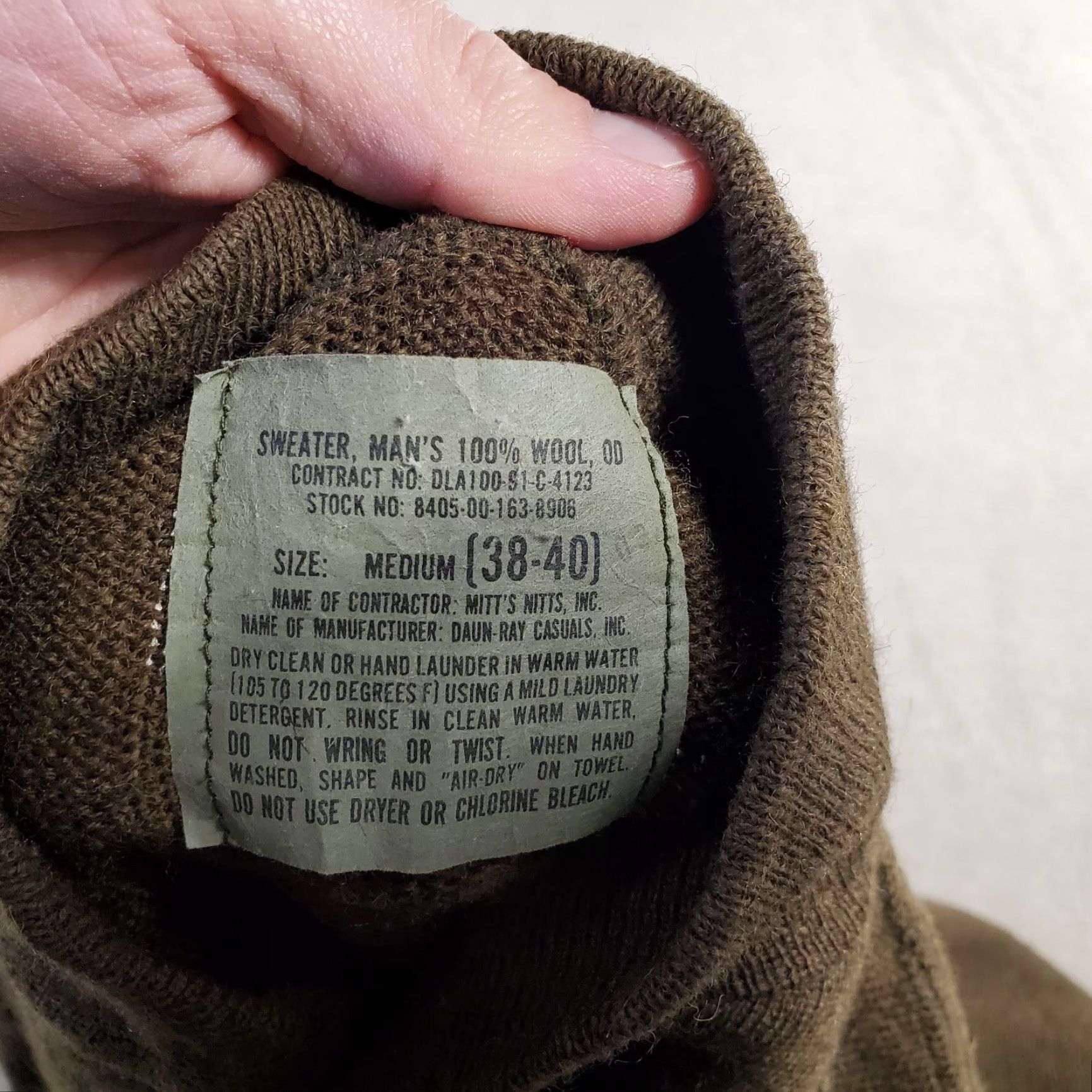 Vintage Military Sweater Mens Medium Green Wool Knit Pullover Henley 8405 00 163 8906 Size US M / EU 48-50 / 2 - 7 Thumbnail