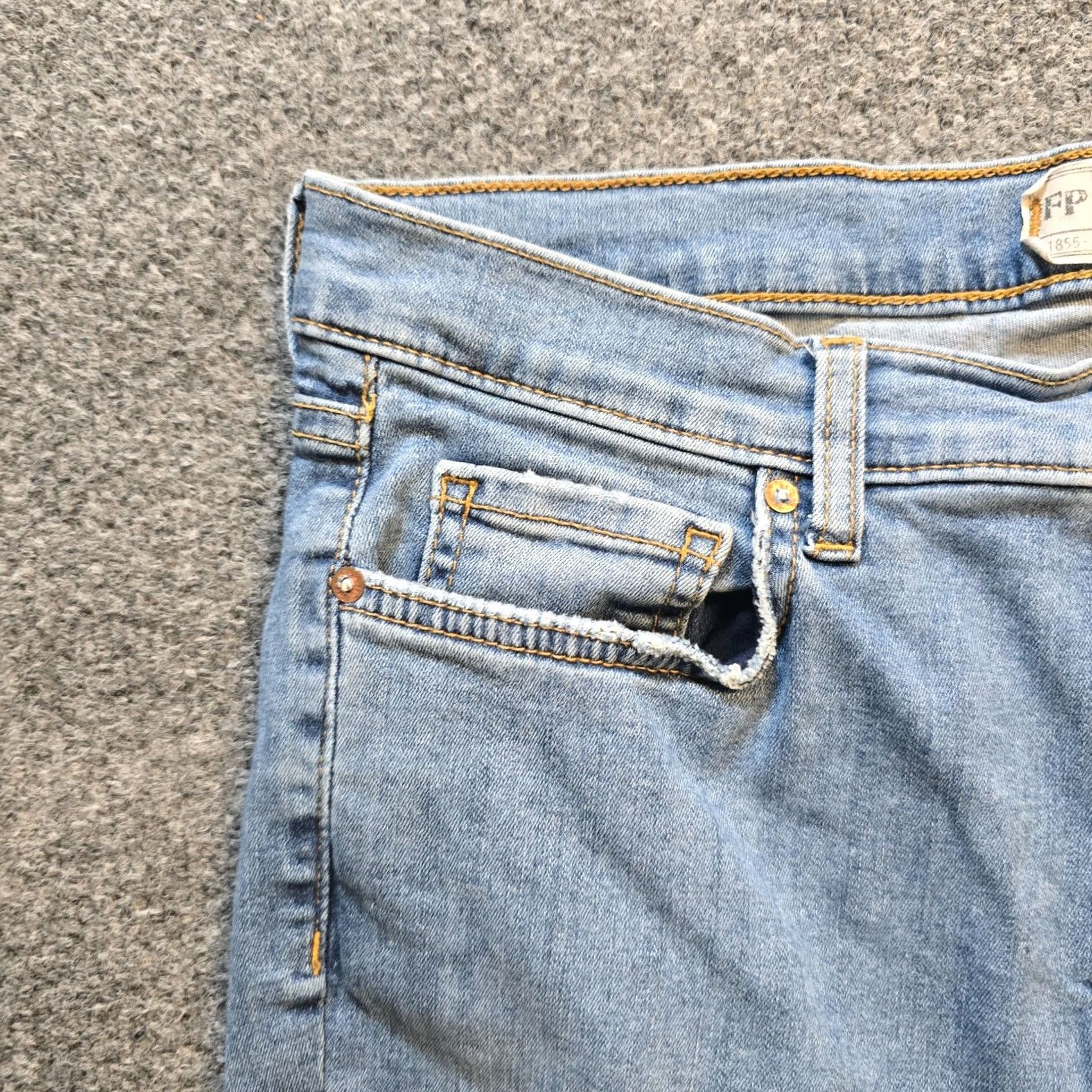 Free People Free People Jeans Womens 31 Blue Lightwash Distressed Skinny Stretch Casual Regular Denim Women Jeans Bohemian Style Size 24" / US 00 / IT 34 - 3 Thumbnail