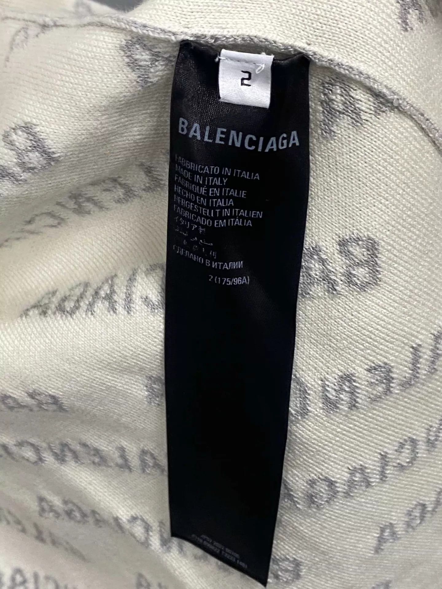 Balenciaga Balenciaga gray & white all over print cardy size 2 Size US M / EU 48-50 / 2 - 4 Thumbnail