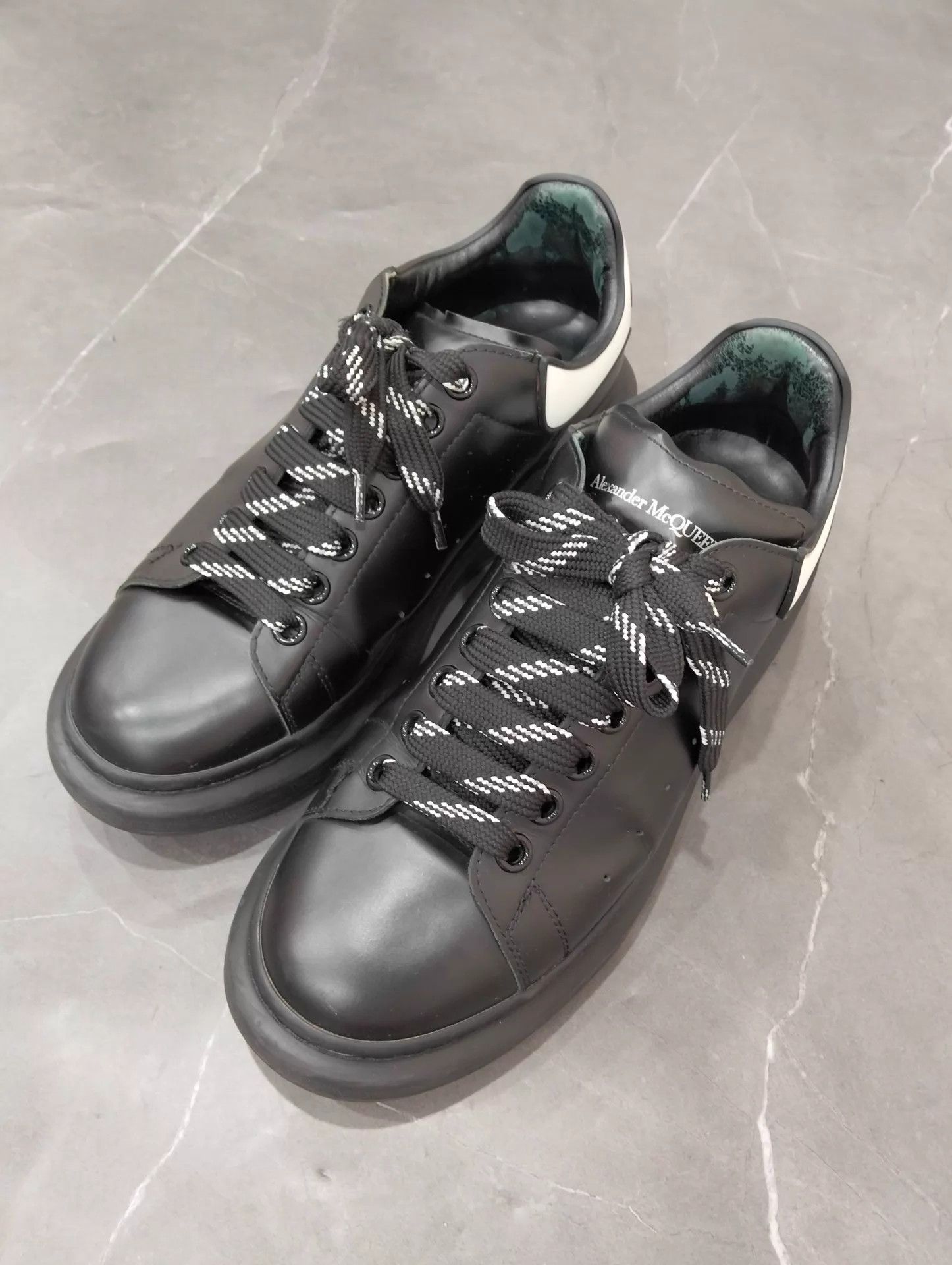 Alexander McQueen Alexander McQueen Black Sneaker 41 Size US 8 / EU 41 - 1 Thumbnail