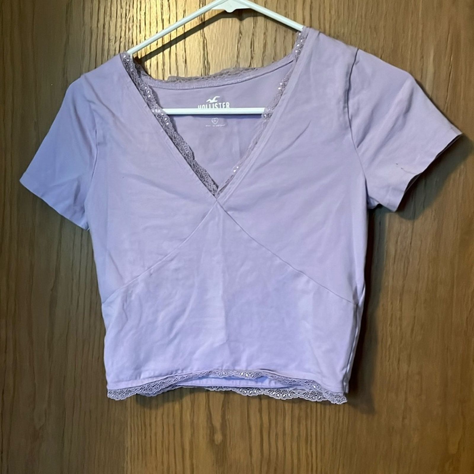 Hollister Hollister Lavender Baby Tee with lace size medium Size M / US 6-8 / IT 42-44 - 1 Thumbnail