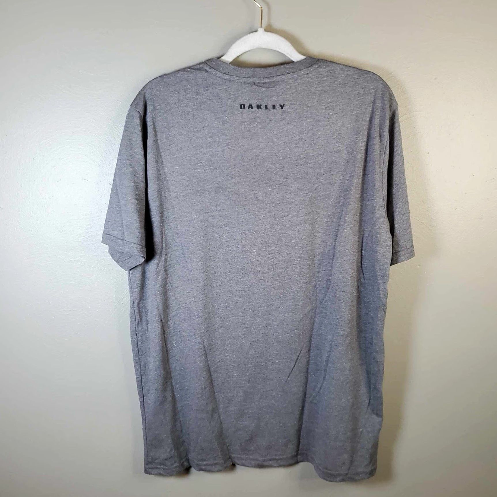 Oakley VINTAGE Oakley Mens M T Shirt Heathered Grey Beach Oversized Short Sleeve Running Jogging Beach Mens Size US M / EU 48-50 / 2 - 7 Thumbnail