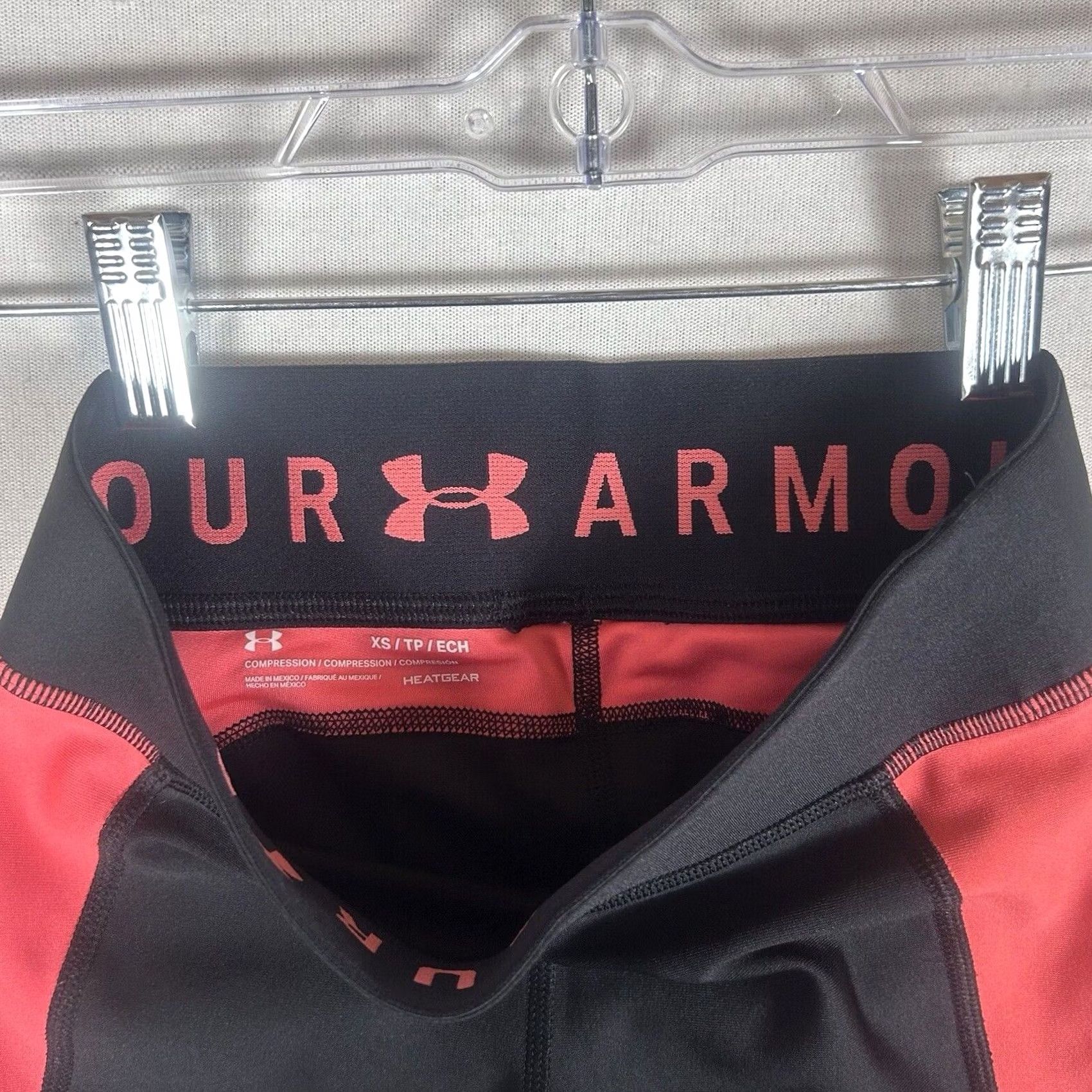 Under Armour VINTAGE Under Armour Heat Gear Womens Compression Capri Leggings XS Pink Stripes Ladies Small? Size 26" / US 2 / IT 38 - 2 Thumbnail