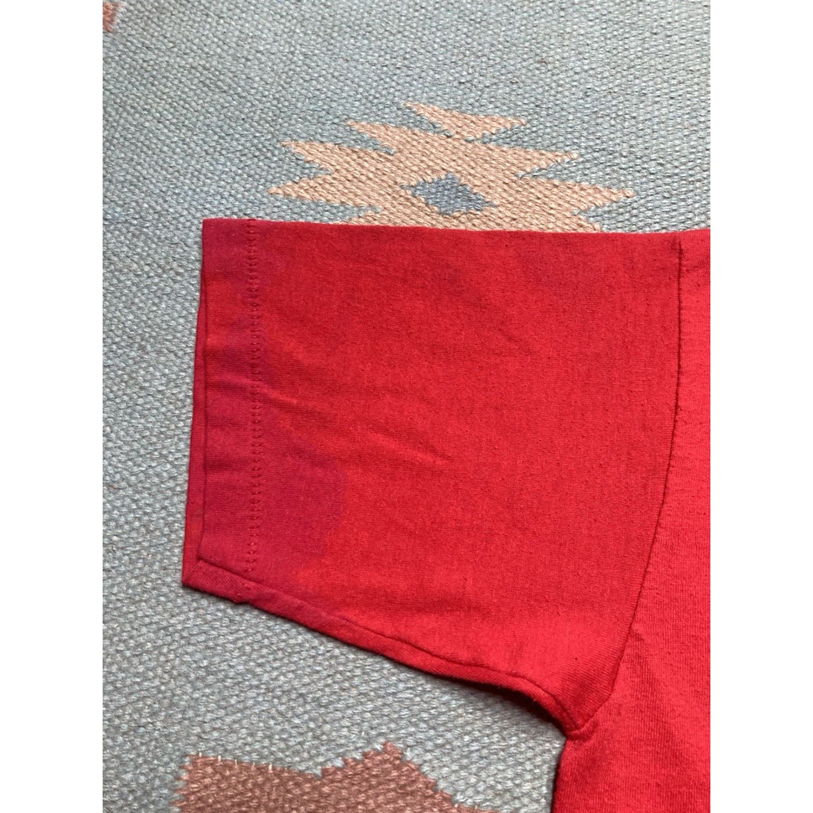 Jerzees VINTAGE 80s Jerzees T-Shirt Hug Therapist Bear Animals Red M Medium Men Shirt Size US M / EU 48-50 / 2 - 5 Thumbnail