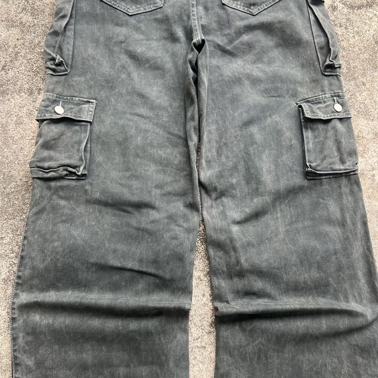Fashion Nova “y2k style” FASHION NOVA BAGGY CARGO PANTS TECHWEAR STYLE Size US 34 / EU 50 - 16 Thumbnail