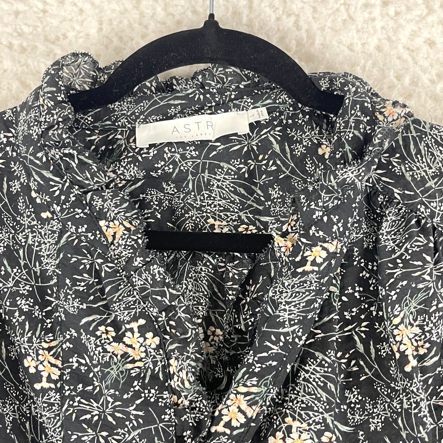ASTR The Label ASTR The Label Button-Up Shirt Womens Large Black Floral Long Sleeve Ruffle Size L / US 10 / IT 46 - 3 Thumbnail