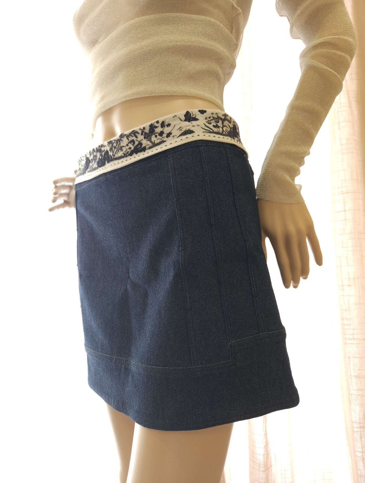 Vintage Rare Vintage Hand-Embroidered Mini Skirt By SHIATZY CHEN Size 28" / US 6 / IT 42 - 3 Thumbnail