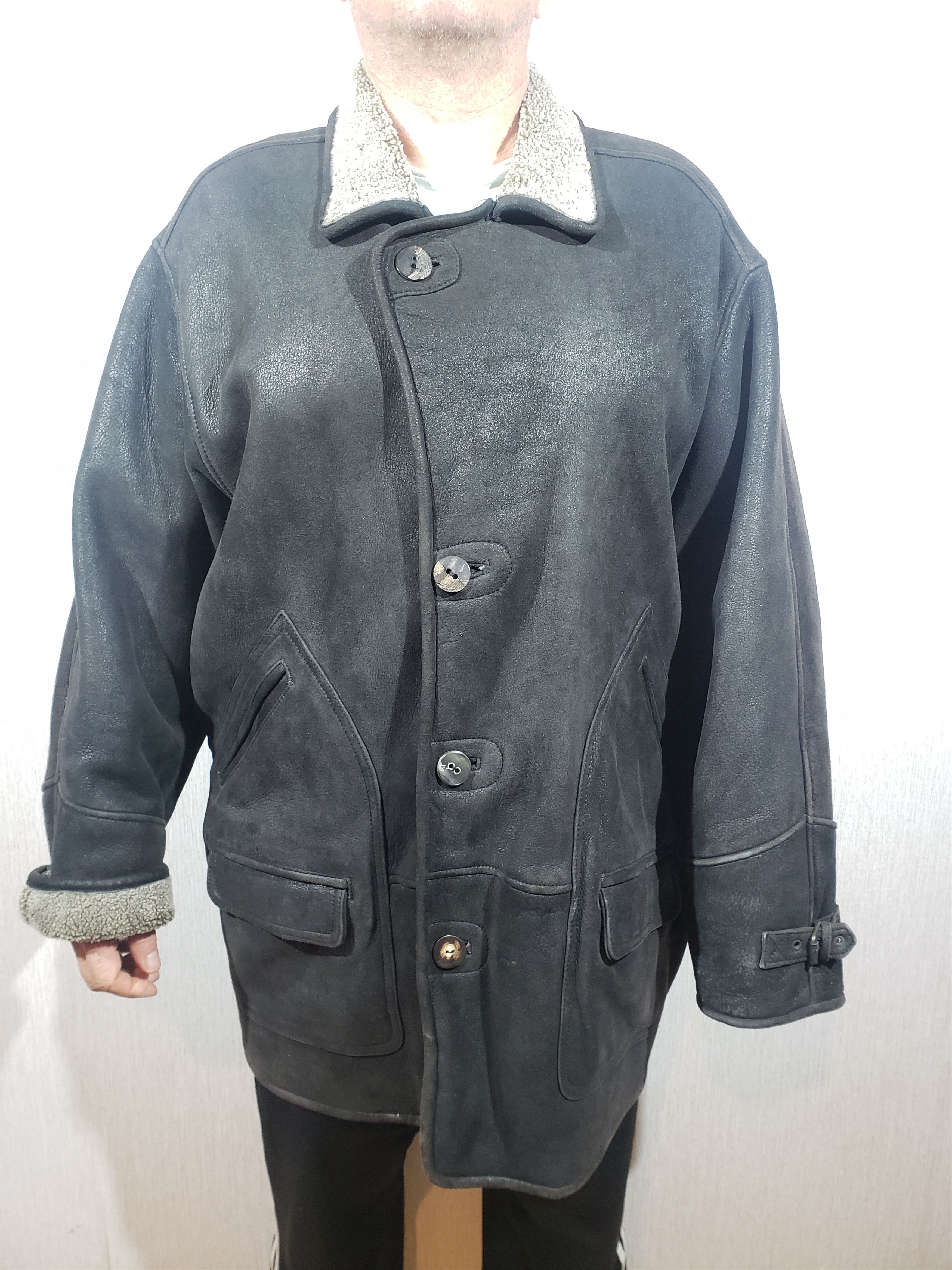 Other Wonderful men's black sheepskin coat with buttons. Size US XL / EU 56 / 4 - 2 Thumbnail