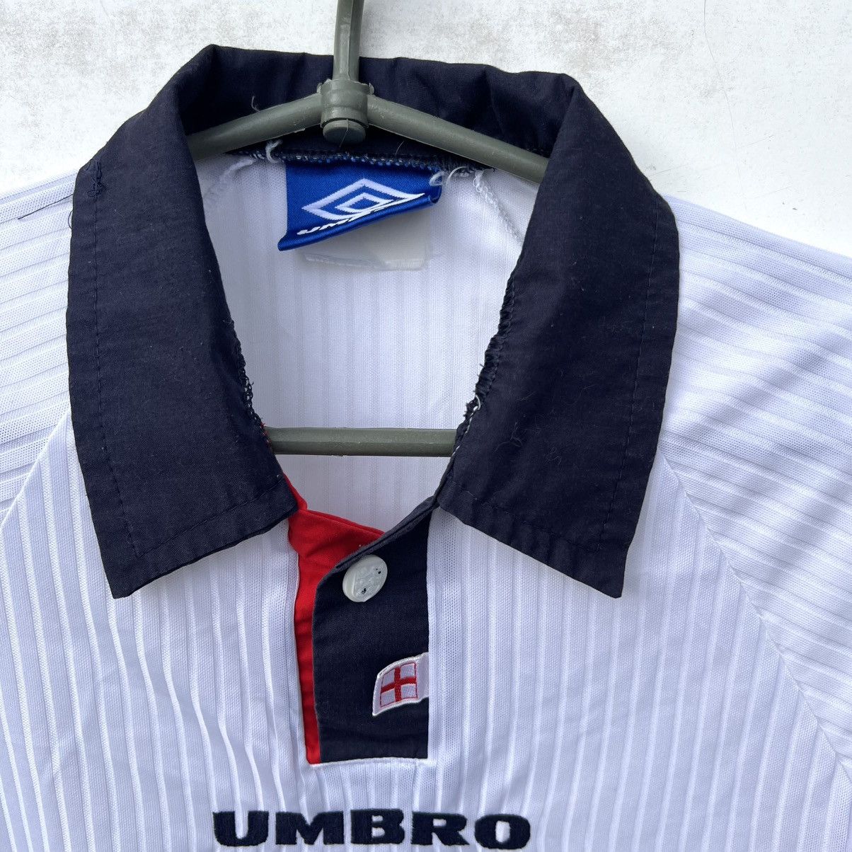 Umbro ENGLAND 1997 1998 HOME FOOTBALL SHIRT SOCCER JERSEY UMBRO Size US L / EU 52-54 / 3 - 5 Thumbnail