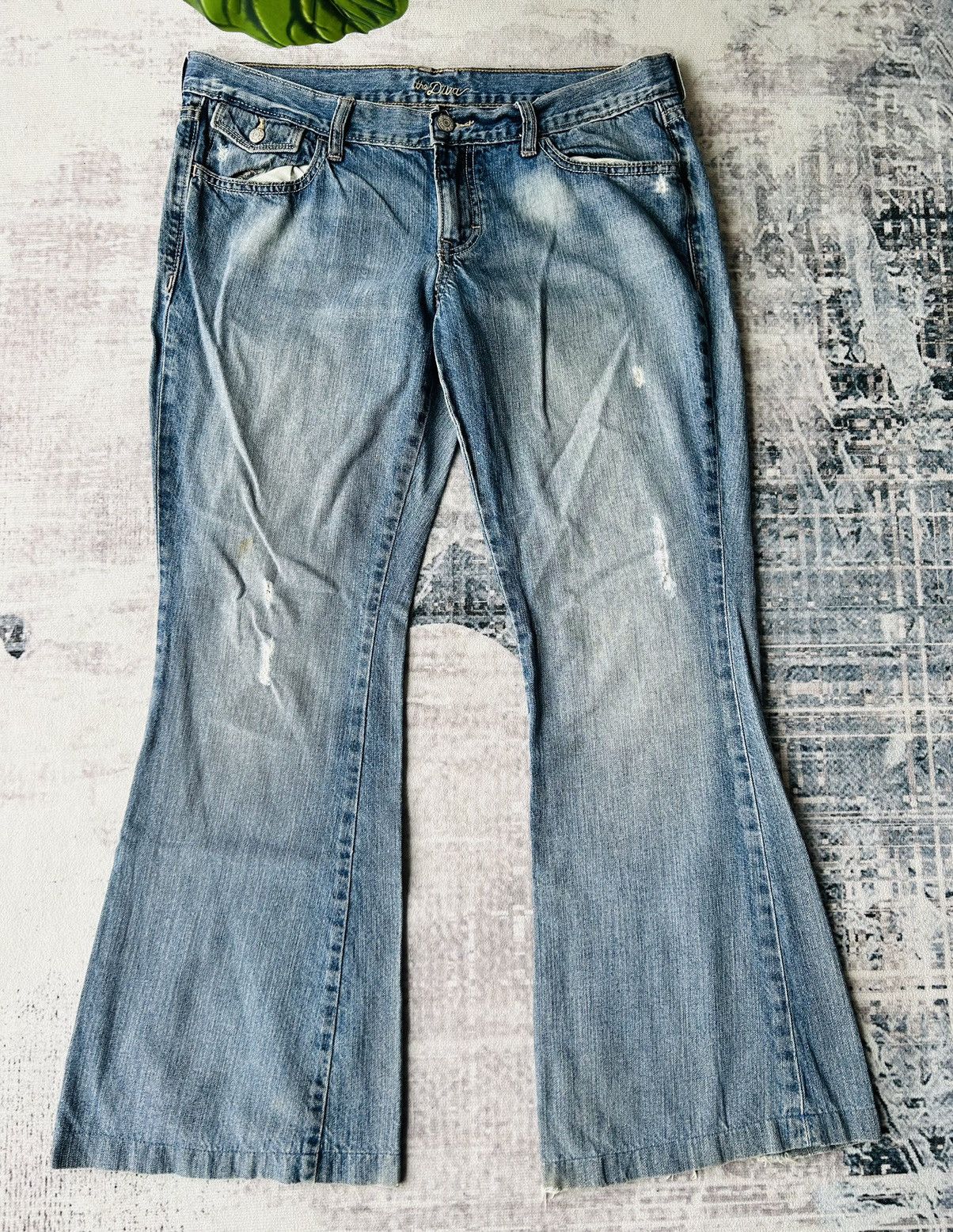 Japanese Brand The Diva Distressed Flared Jeans Size 34" / US 12 / IT 48 - 1 Thumbnail