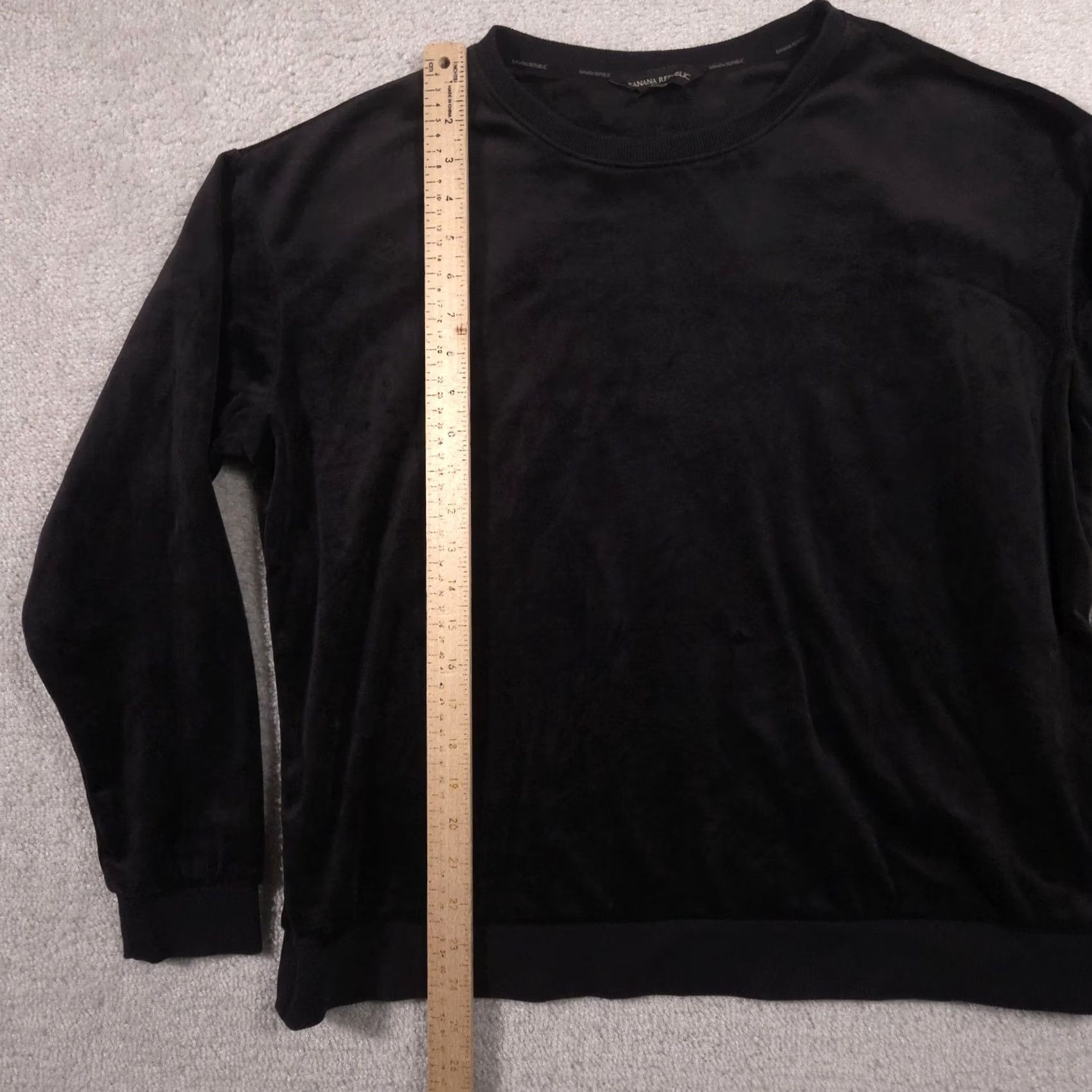 Banana Republic VINTAGE Banana Republic Sweatshirt Womens XL Black Velvet Crewneck Pullover BR Logo Size XL / US 12-14 / IT 48-50 - 6 Thumbnail
