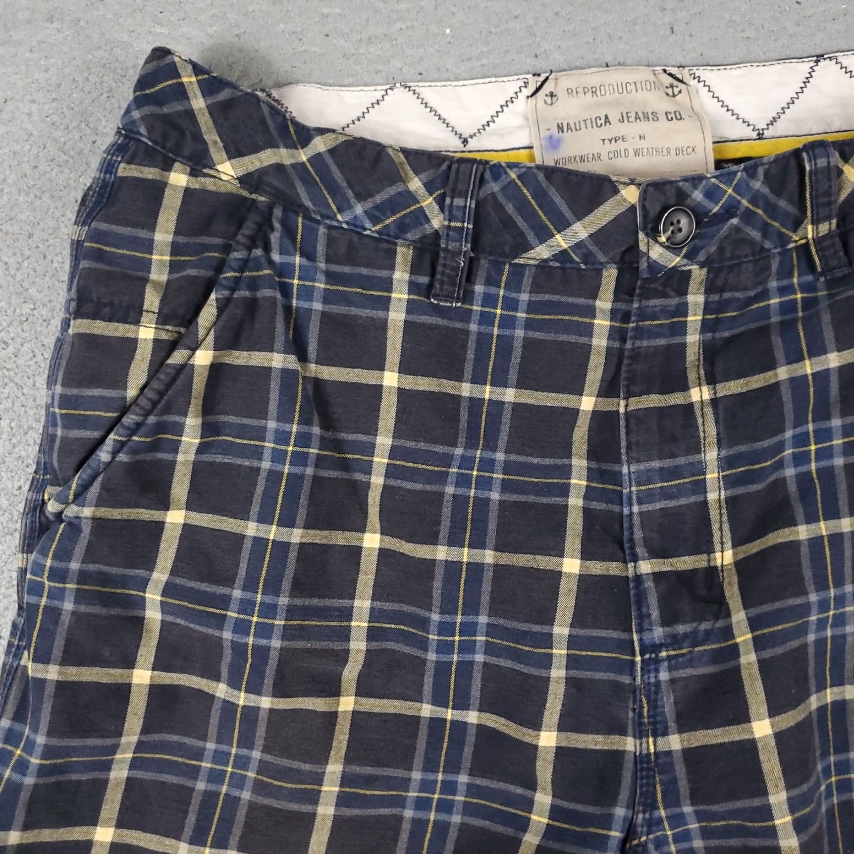 Nautica VINTAGE Nautica Men's Chino Shorts Casual Flat Front Blue Plaid Size 35 Size US 35 - 2 Thumbnail