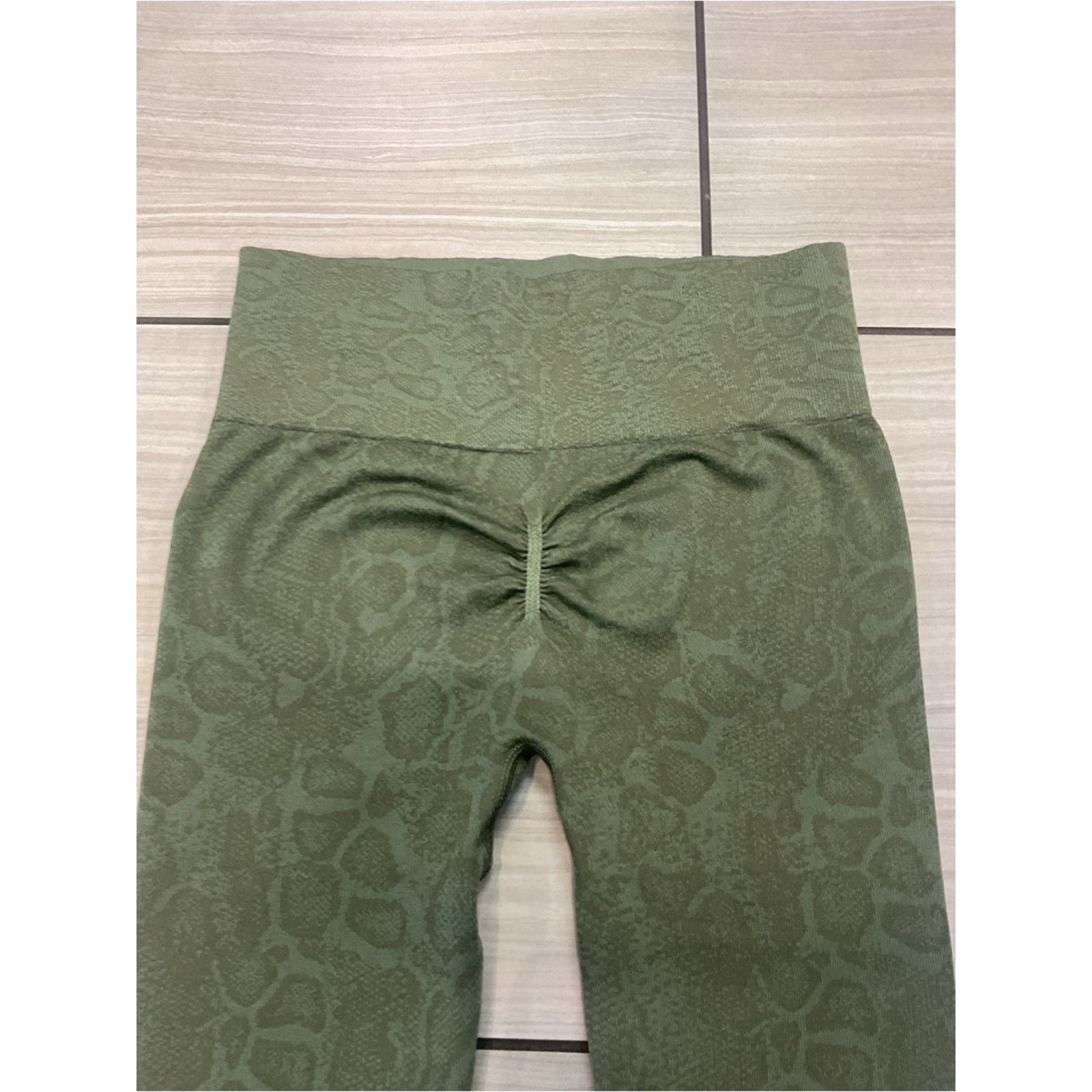 Gymshark Gymshark Olive Green Seamless Scrunch Leggings Size 24" / US 00 / IT 34 - 3 Thumbnail