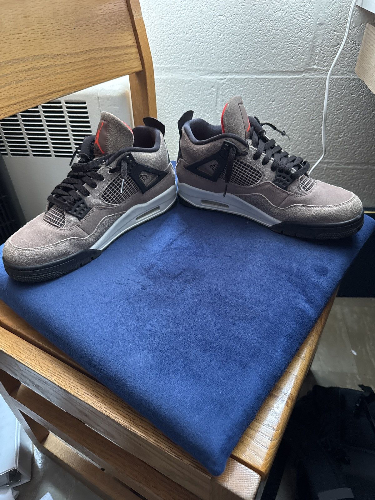 Jordan Brand Jordan 4 Taupe Haze Size US 10.5 / EU 43-44 - 4 Thumbnail