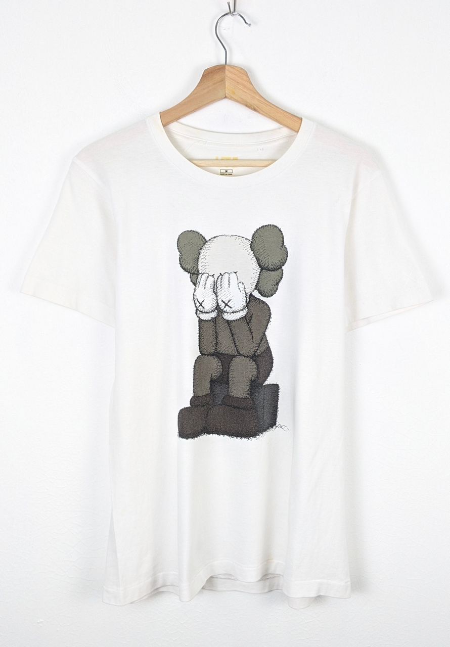 Kaws Kaws Uniqlo Shirt Size US L / EU 52-54 / 3 - 2 Thumbnail