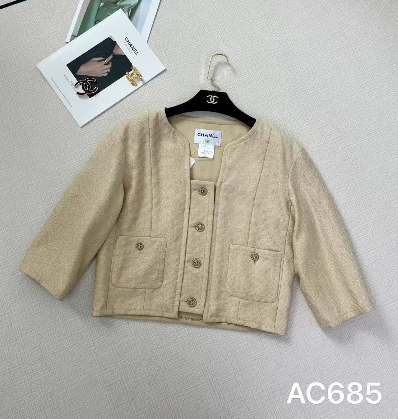 Chanel Chanel Gold Thread Shimmer Single-Breasted Jacket 42 Size M / US 6-8 / IT 42-44 - 1 Thumbnail