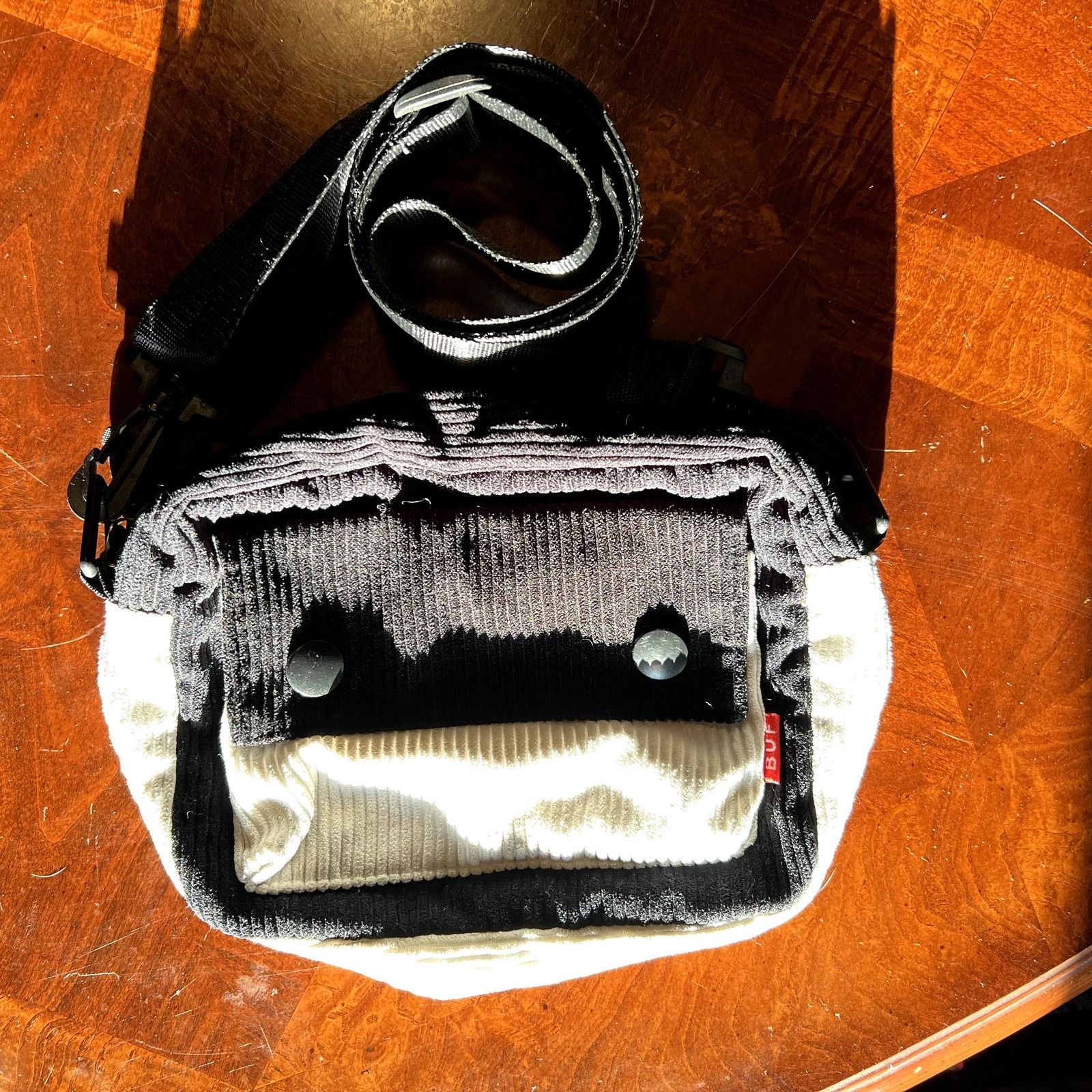 Urban Outfitters Black and White Crossbody Size ONE SIZE - 1 Preview