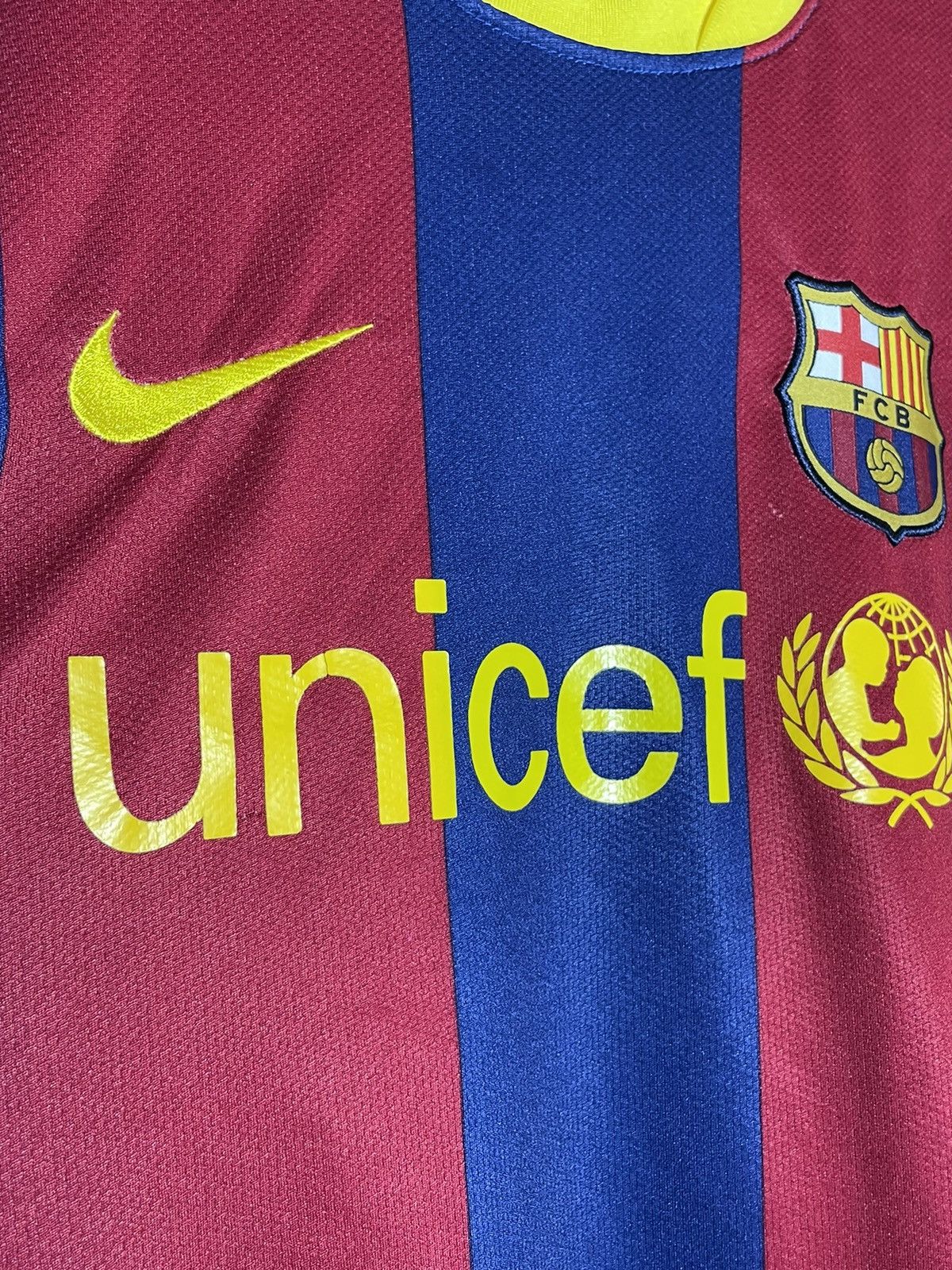 Nike #17 Pedro F.C Barcelona Nike 2010/11 Home Y2K Football Shirt Size US M / EU 48-50 / 2 - 7 Thumbnail