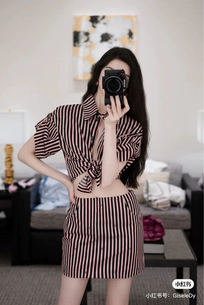 Chanel Chanel Beach black and white striped hot diamond skirt 2504 Size 24" / US 00 / IT 34 - 6 Thumbnail