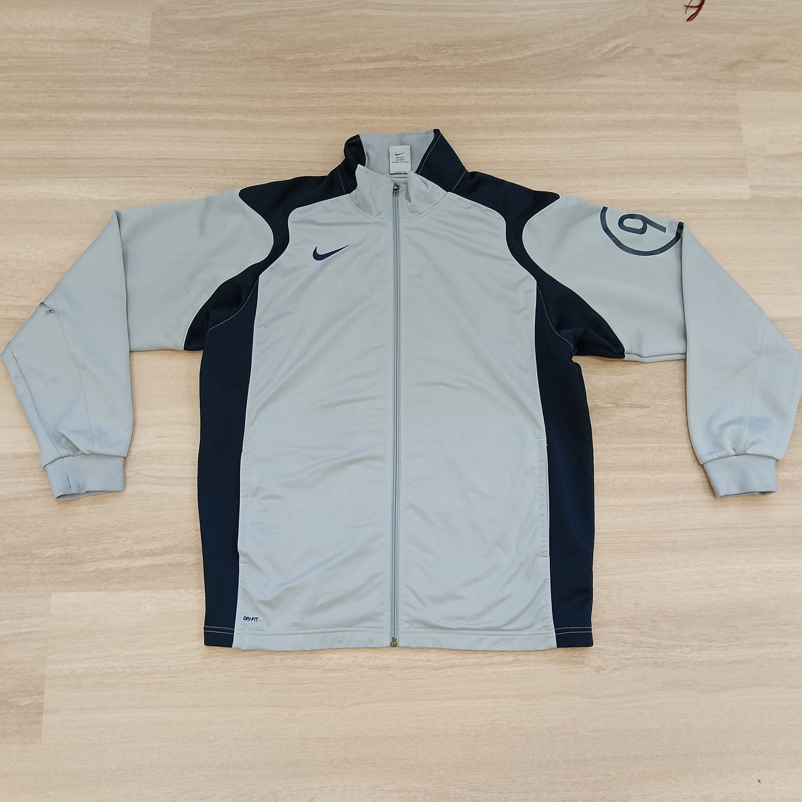 Nike NIKE SWEATER DISTREESED SWEATER 90 BRAZIL STYLE Size US L / EU 52-54 / 3 - 1 Thumbnail
