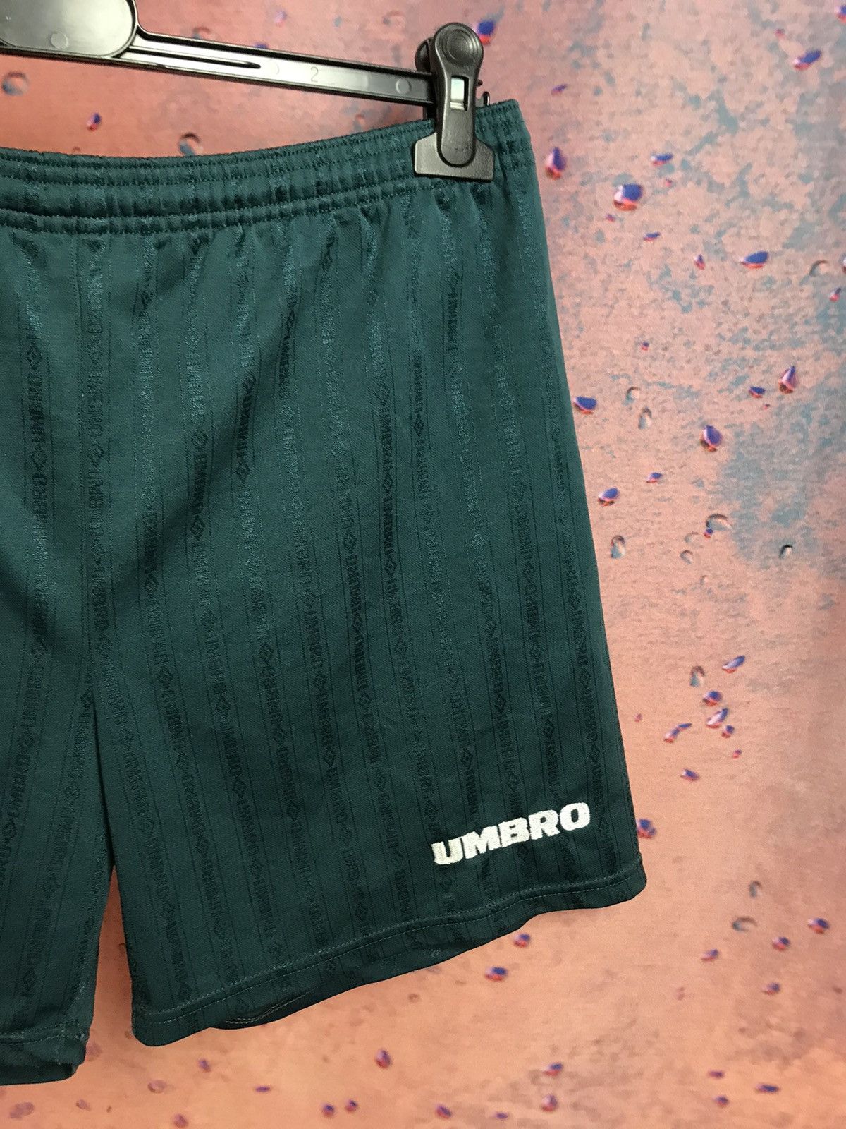 Umbro Vintage Umbro Monogram streetwear shorts Size US 30 / EU 46 - 2 Thumbnail