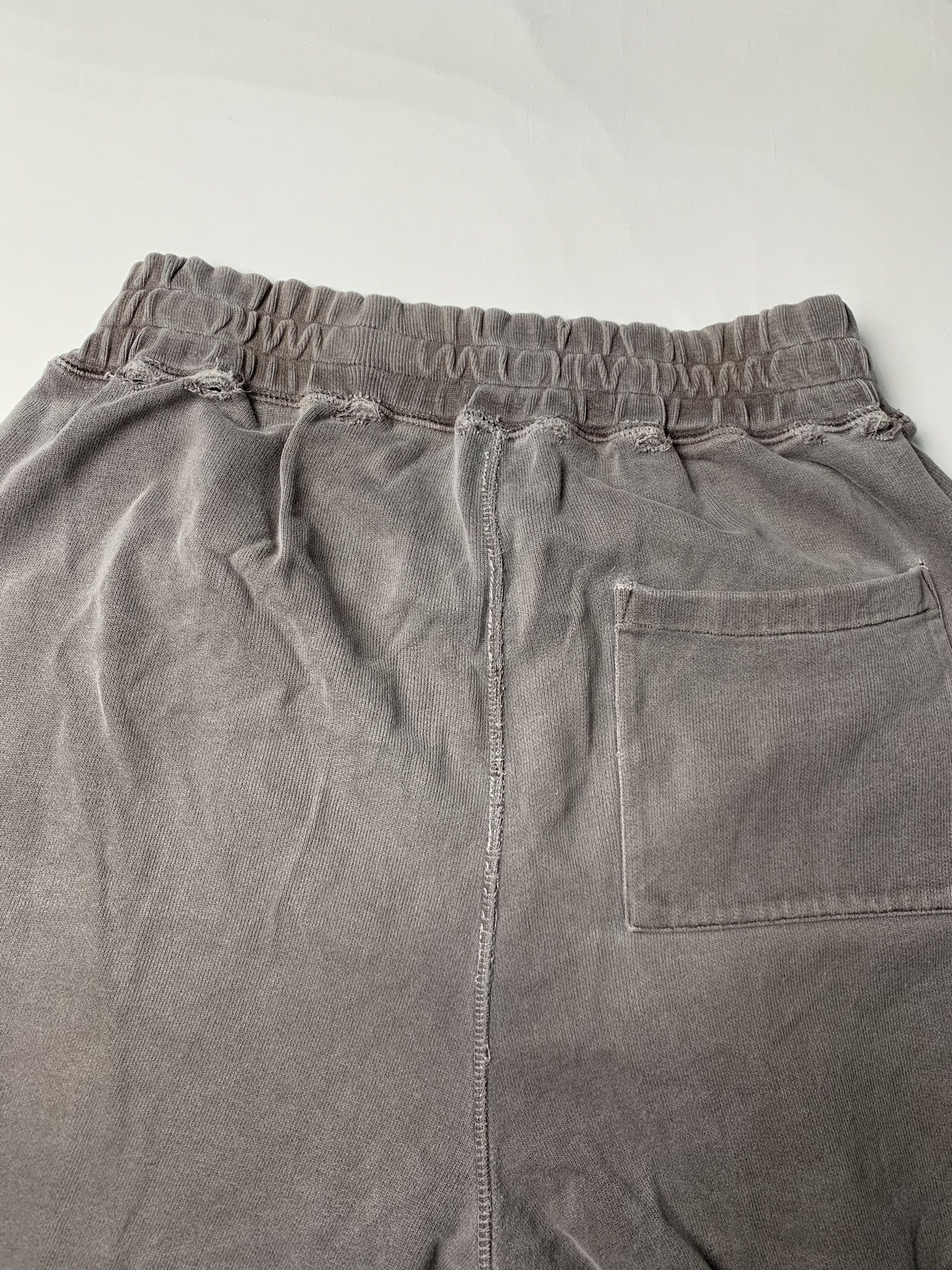 Yeezy Yeezy Season 3 beat up sweatpants Size US 30 / EU 46 - 3 Thumbnail