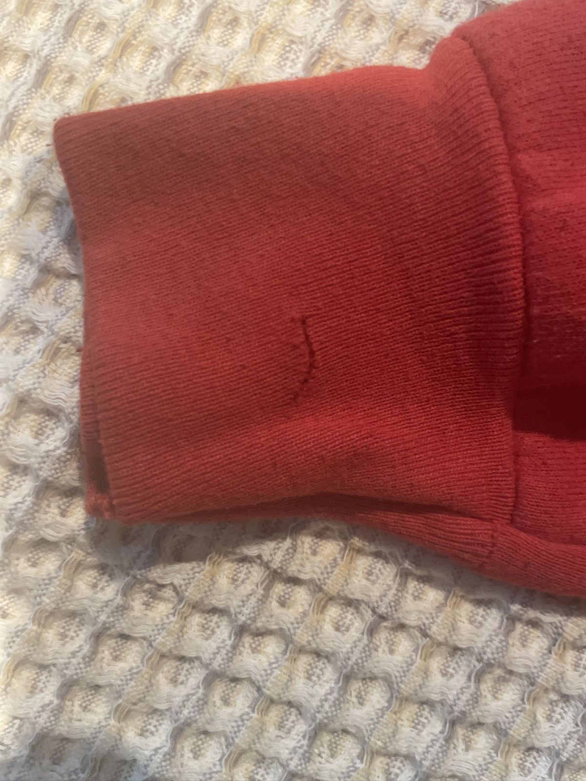Guess Red and silver vintage guess crewneck Size US M / EU 48-50 / 2 - 6 Thumbnail