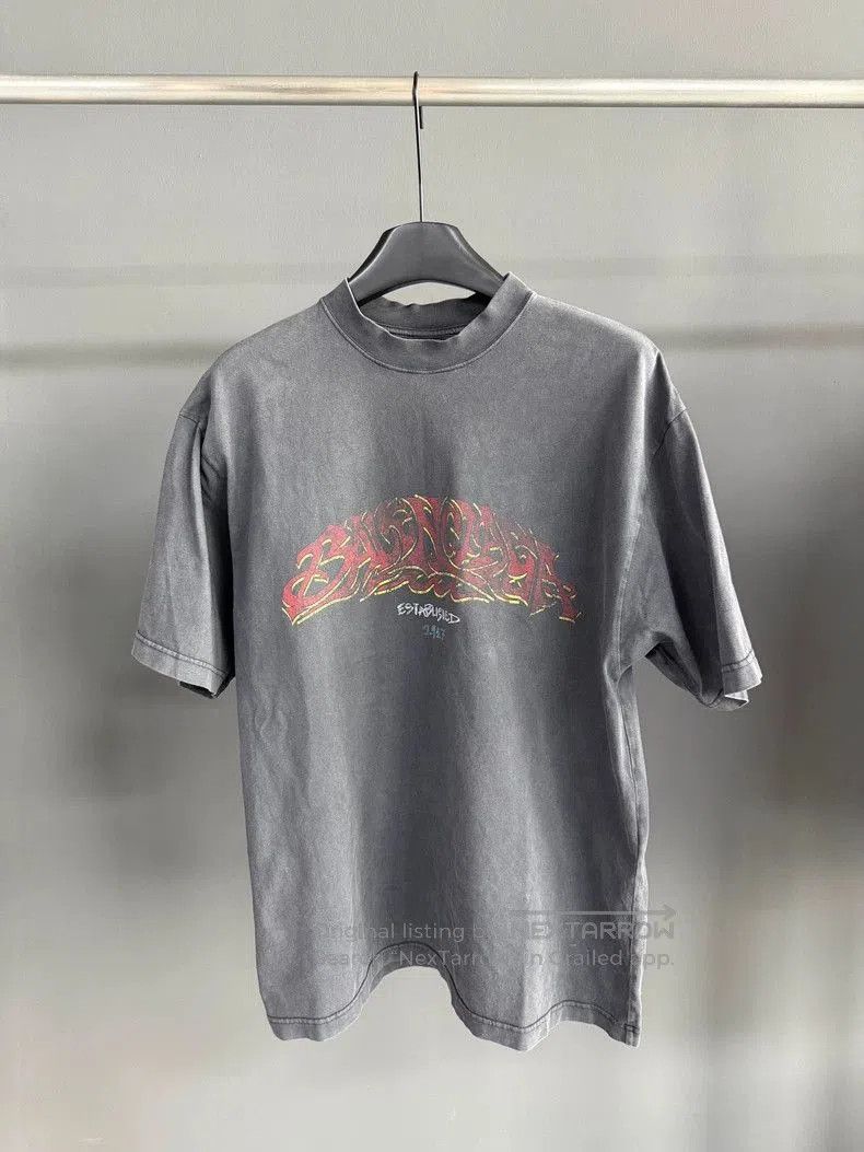 Balenciaga Balenciaga Grey Flame Logo Short Sleeve. Size US M / EU 48-50 / 2 - 1 Thumbnail