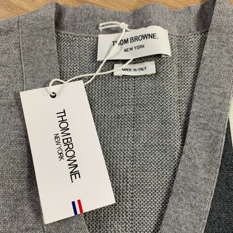 Thom Browne Thom Browne size3 Wool striped V-neck sweater Size US L / EU 52-54 / 3 - 2 Thumbnail