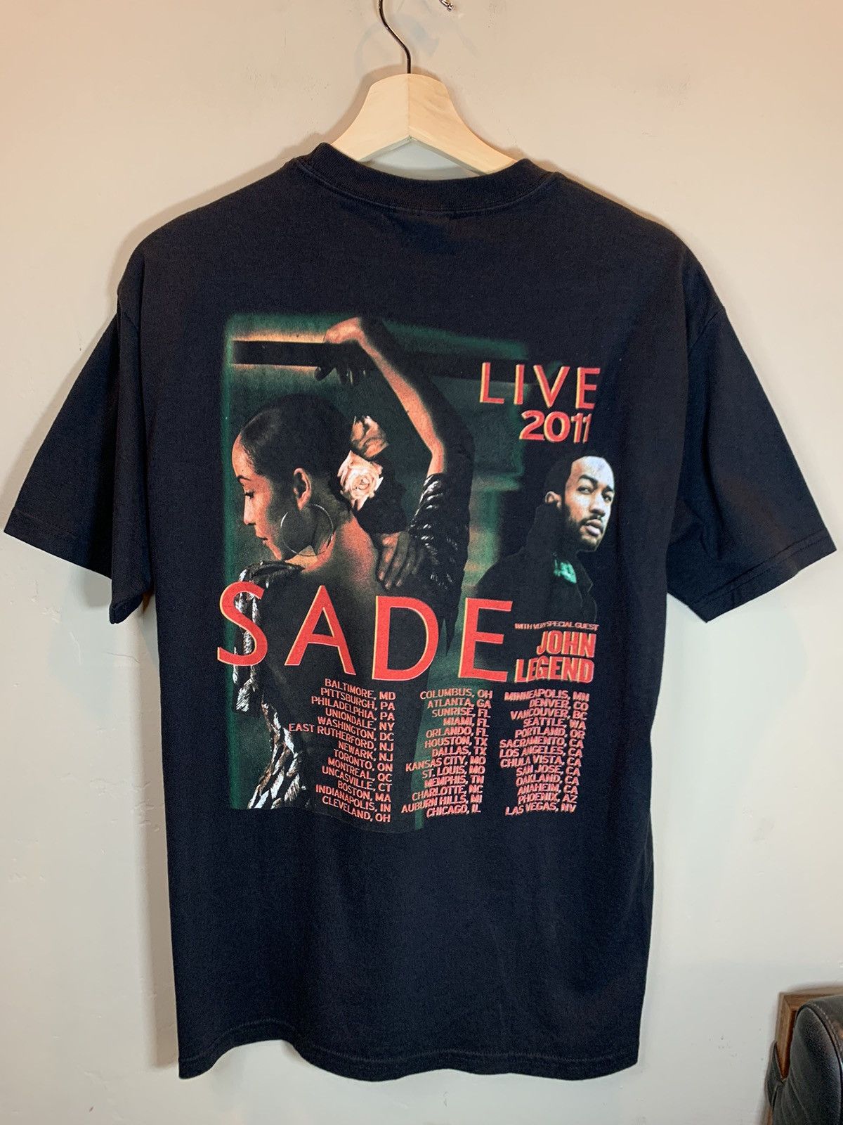 Band Tees *RARE* Vintage Sade Live Concert John Legend 2011 Tour Shirt Size US M / EU 48-50 / 2 - 2 Thumbnail
