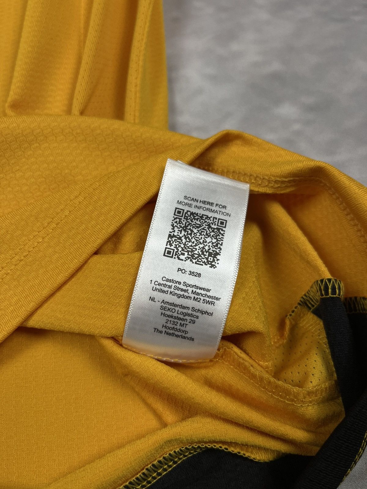 Castore Castore Wolves Pro Training Longsleeve Yellow M (2022-2023) Size US M / EU 48-50 / 2 - 16 Thumbnail