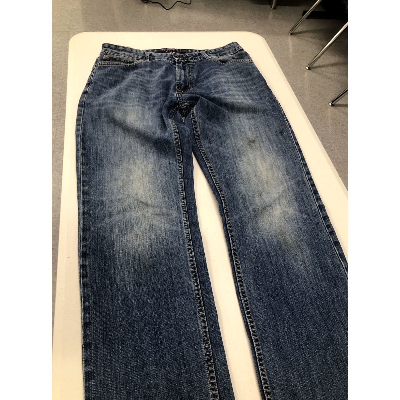 Tommy Hilfiger VINTAGE Tommy Hilfiger Jeans Mens 31X32.5 Blue Straight Zip Up Medium Wash Jeans Mens Regular Blue 5-Pocket Denim Cotton Size US 31 - 4 Thumbnail