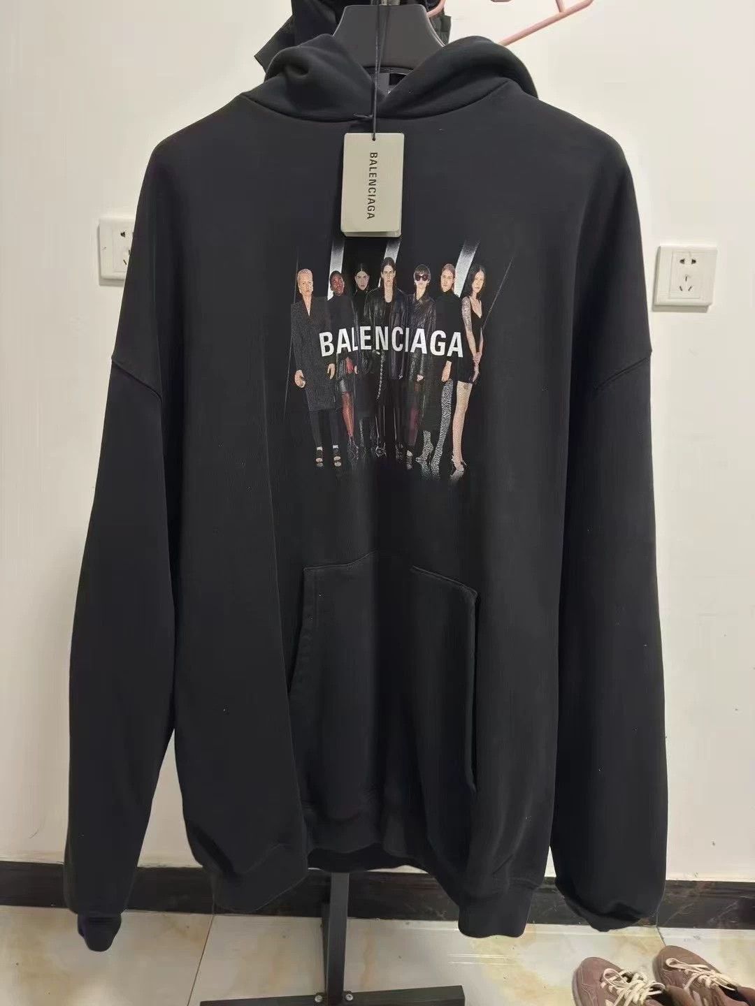 Balenciaga Balenciaga Portrait Sweatshirt Size US L / EU 52-54 / 3 - 1 Thumbnail
