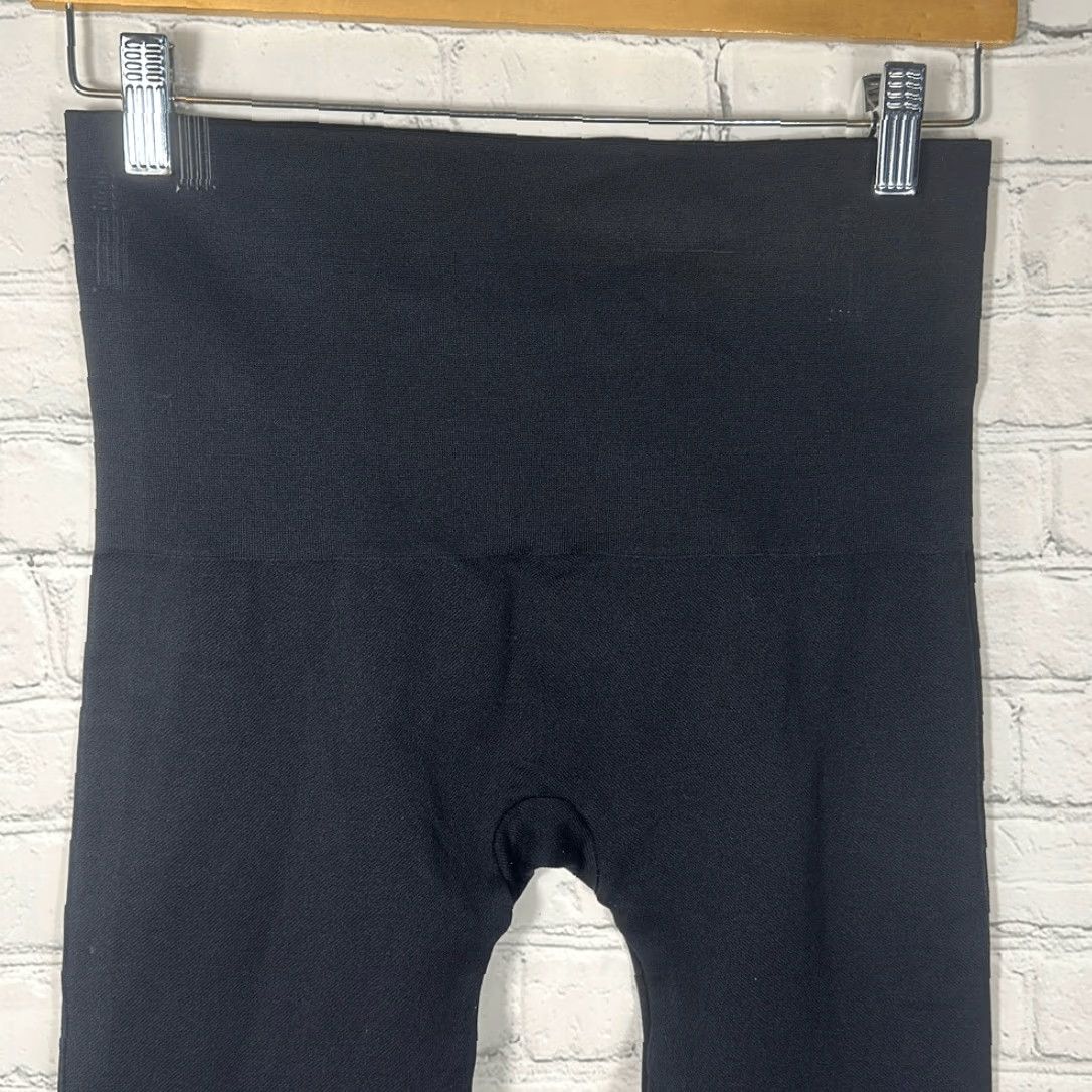 Spanx **SPANX Black 1X Leggings Shapewear Hi Rise Stretch** User: SPANX Black 1X Leggings Shapewear Hi Rise Stretch Size 40" / US 18 - 6 Thumbnail