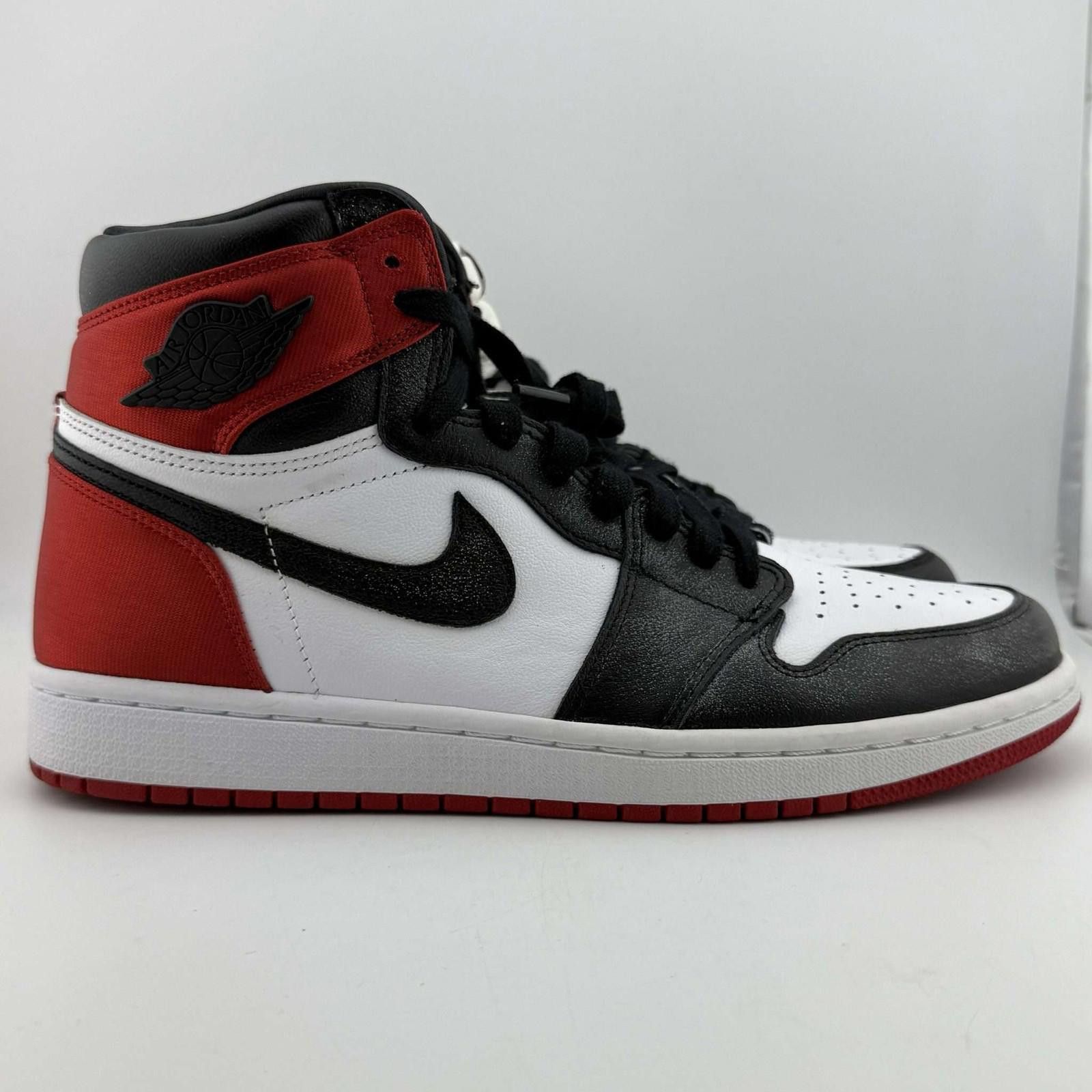 Nike Jordan 1 Satin Black Toe 10.5W Used OG Box Size US 9 / IT 39 - 4 Thumbnail
