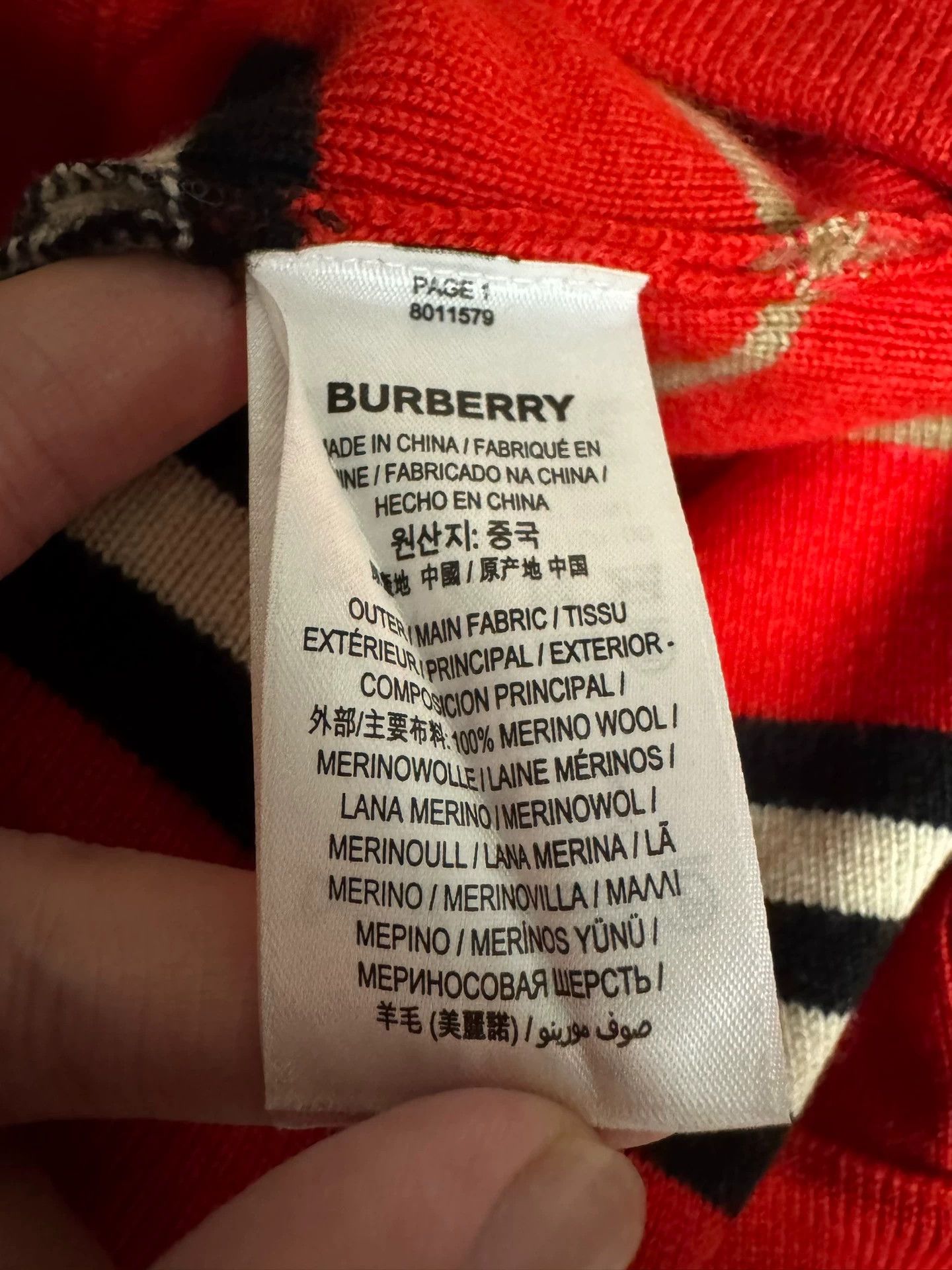 Burberry Burberry short like new with minor juice stain Size US 34 / EU 50 - 4 Thumbnail