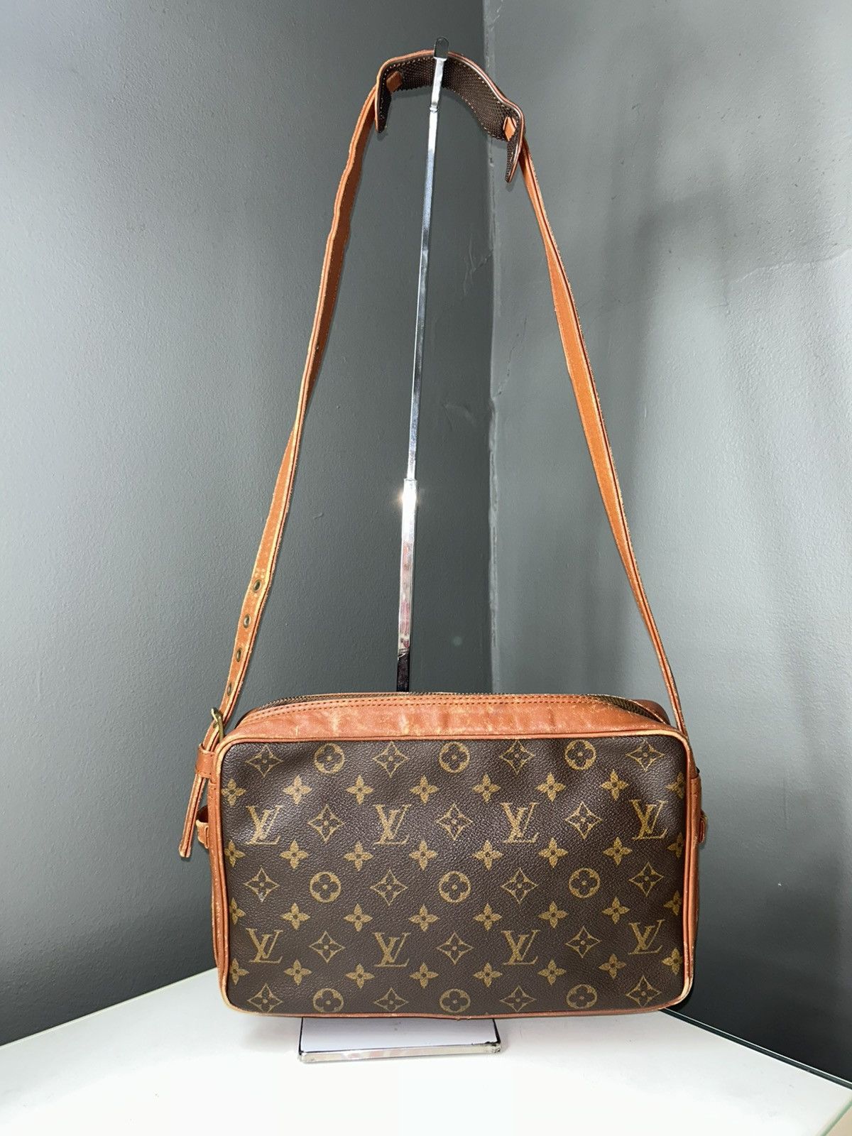 Louis Vuitton Vintage Louis Vuitton Monogram Sac Bandouliere w LV Dust Bag Size ONE SIZE - 1 Thumbnail