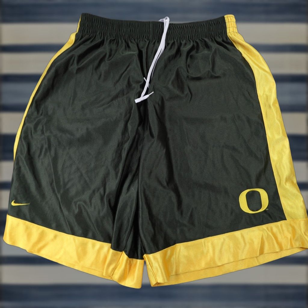 Nike VINTAGE Nike University of Oregon Ducks Basketball Shorts Mens XL Green Size US 36 / EU 52 - 1 Thumbnail