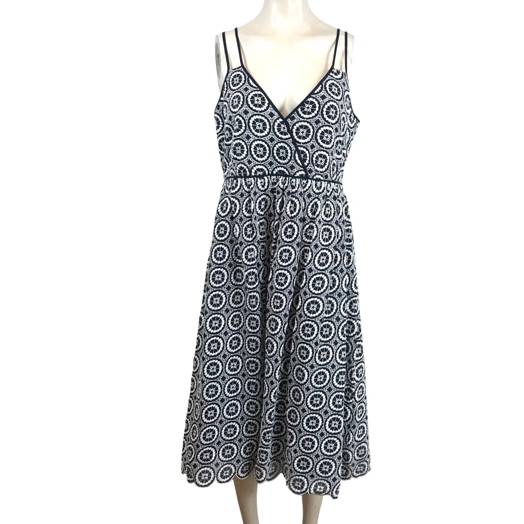 J.Crew VINTAGE J.Crew Navy Blue White Eyelet Embroidered Midi Dress Scalloped Hem Size 8 Size M / US 6-8 / IT 42-44 - 2 Thumbnail