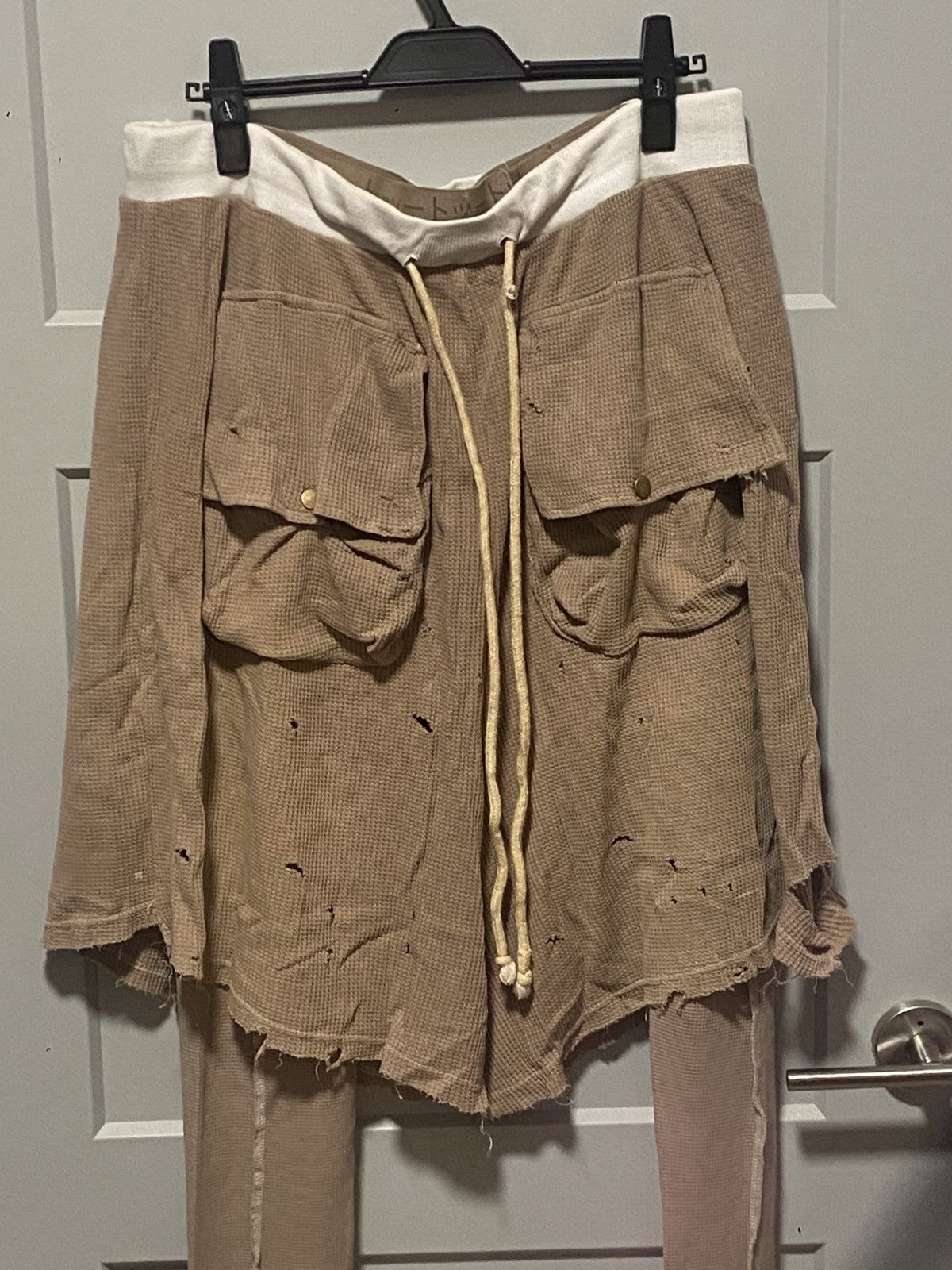 Other dasyori distressed shorts (comes with 2 pairs of leggings) Size US 36 / EU 52 - 1 Thumbnail