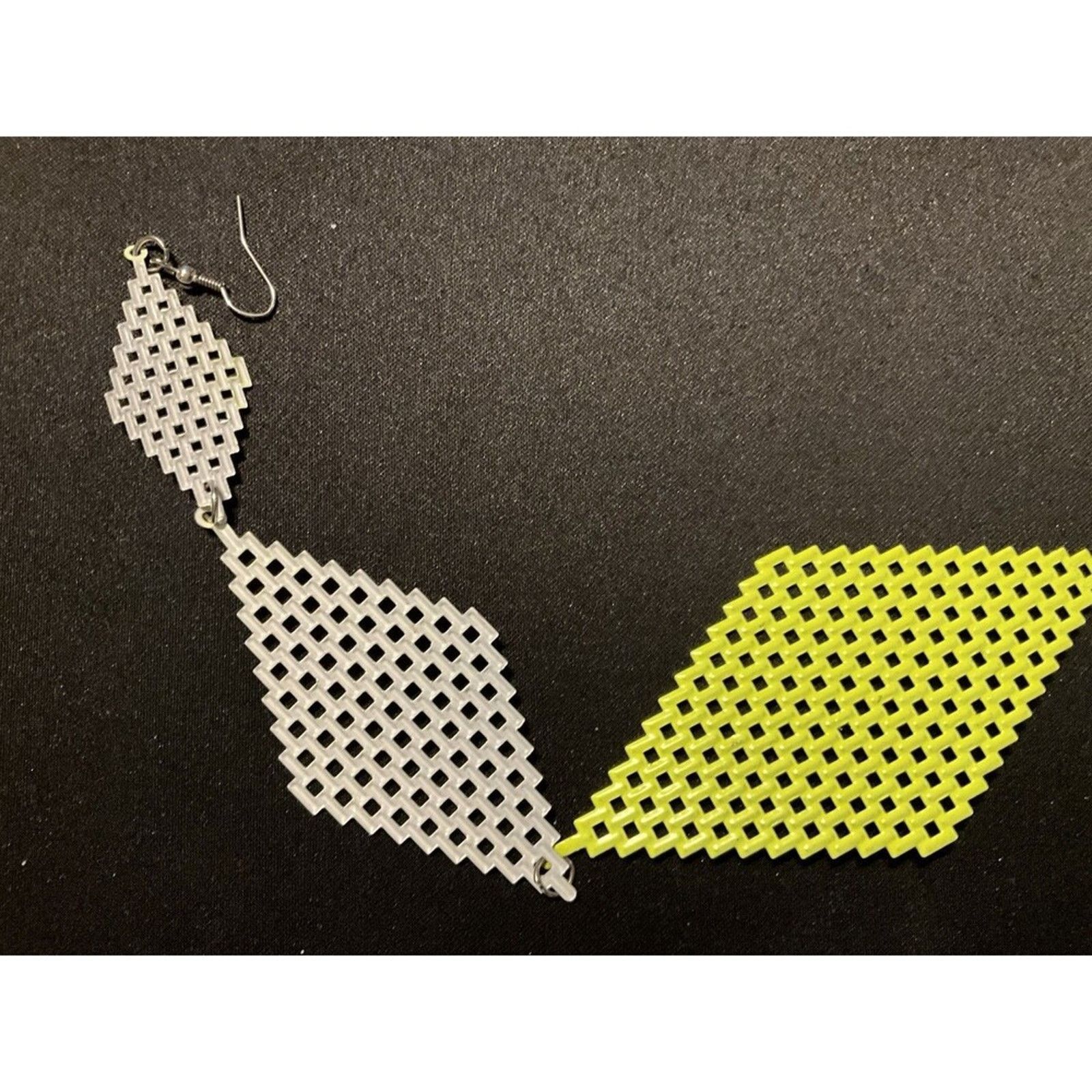 Other 1980’s Fluorescent Green 3 Triangle Panels 8.5in Honey Comb Size ONE SIZE - 2 Thumbnail