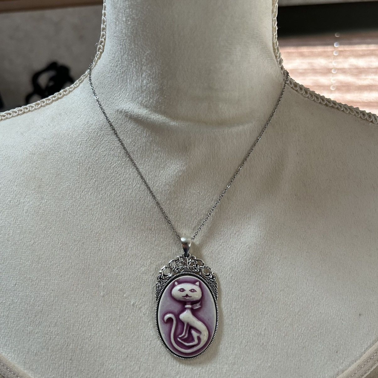 Handmade Handcrafted lilac sitting pretty kitty cat cameo necklace Size ONE SIZE - 3 Thumbnail