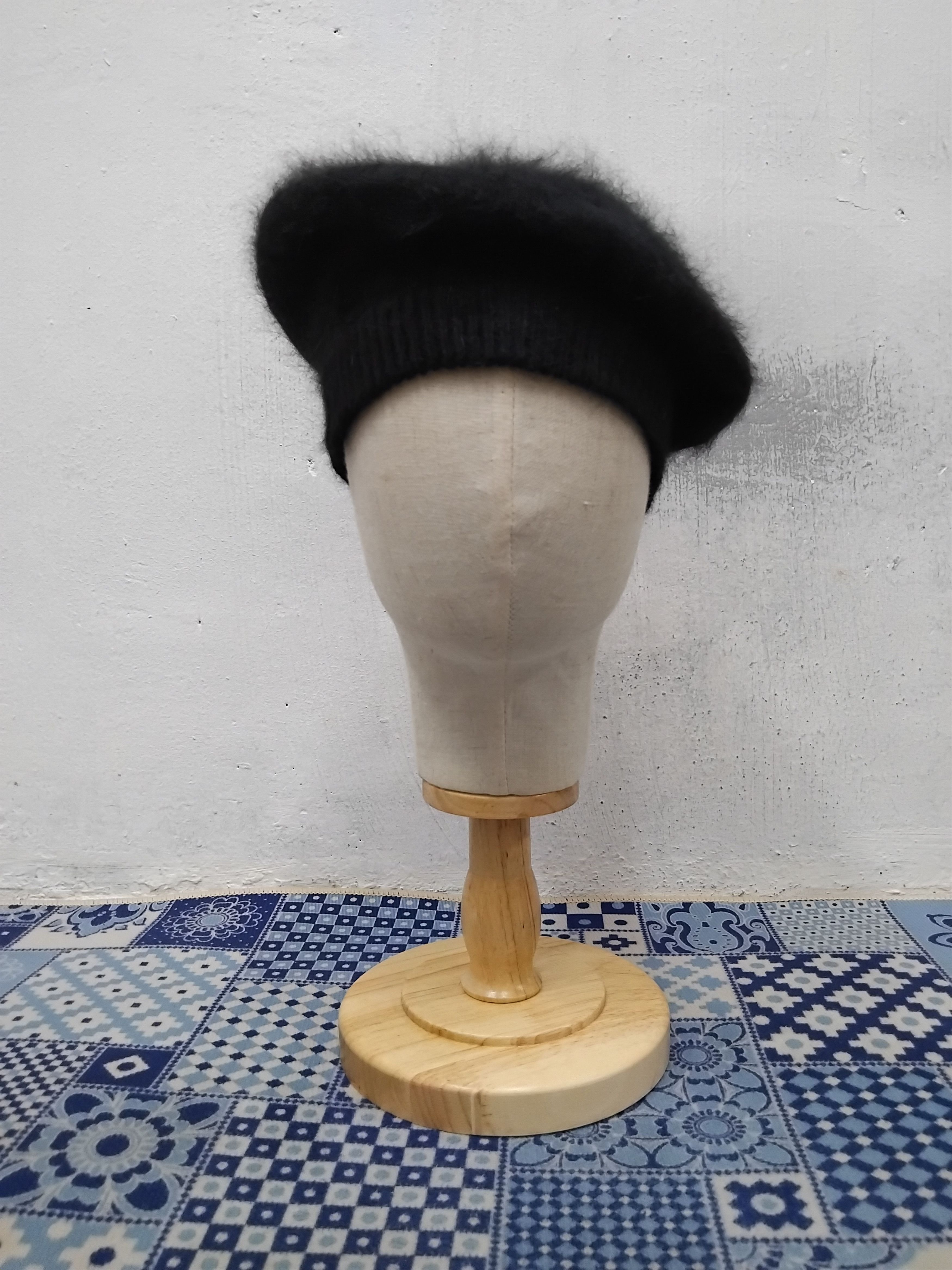 Japanese Brand 💥Lulu black colour fur hat Size ONE SIZE - 1 Thumbnail