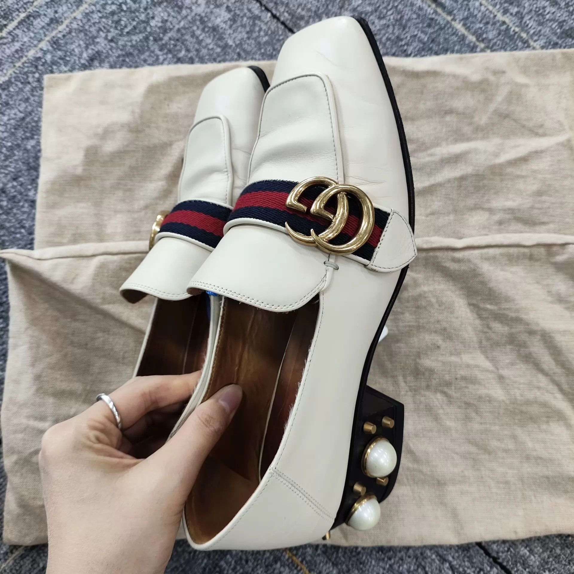 Gucci Gucci Pearl-embellished Leather Loafer Beige Size 37.5 Size US 7 / IT 37 - 4 Thumbnail