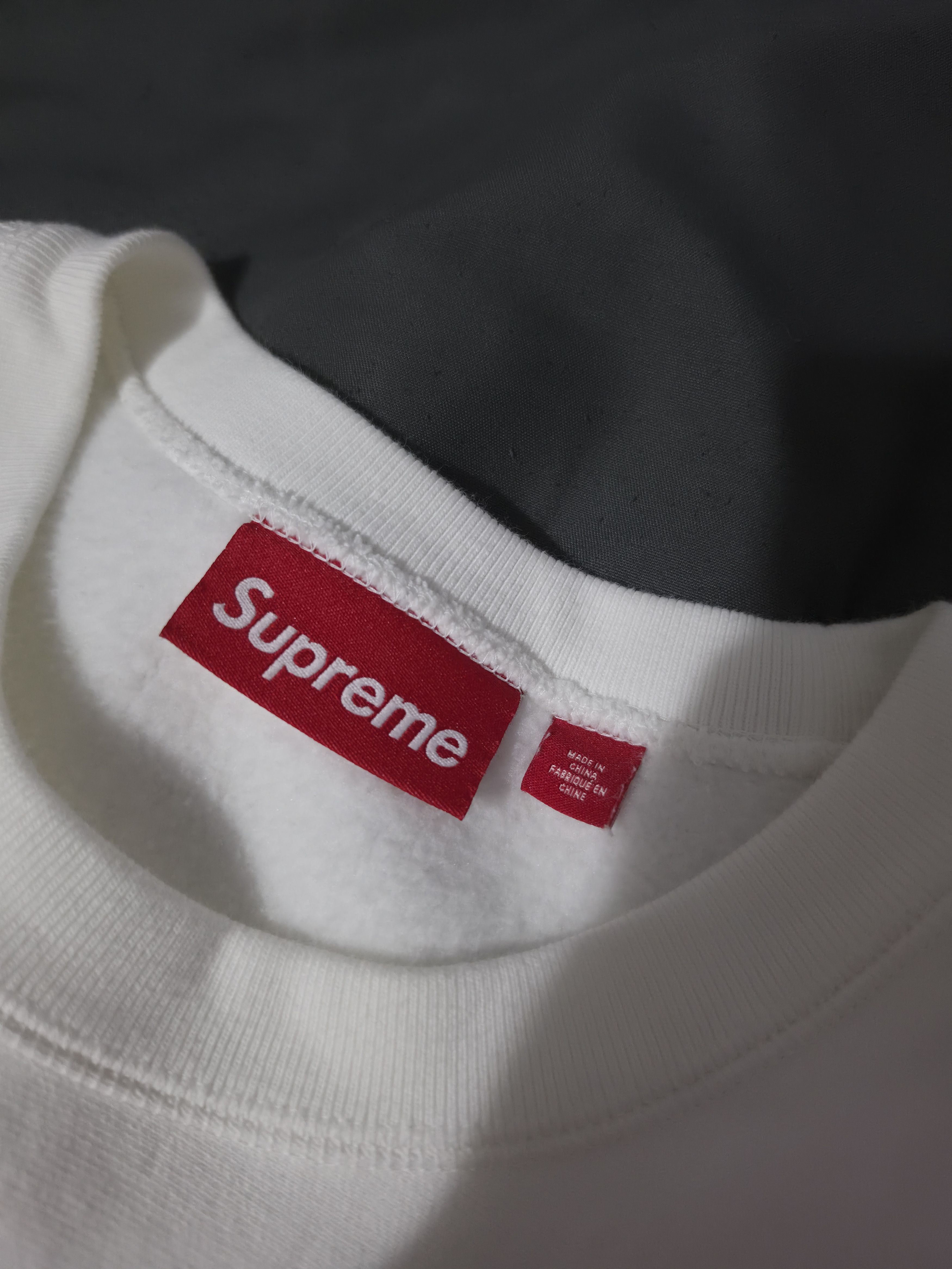 Supreme SS25 Supreme white washed box logo crewneck L Size US L / EU 52-54 / 3 - 3 Thumbnail