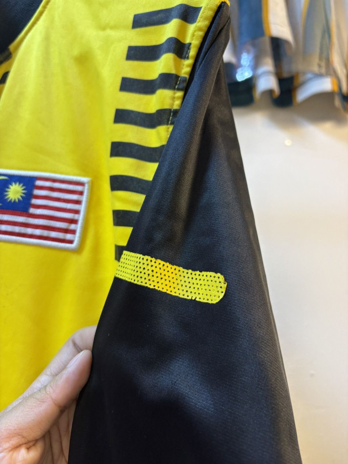 Nike Vintage Y2K Malaysia Football Tracksuit Size US L / EU 52-54 / 3 - 14 Thumbnail