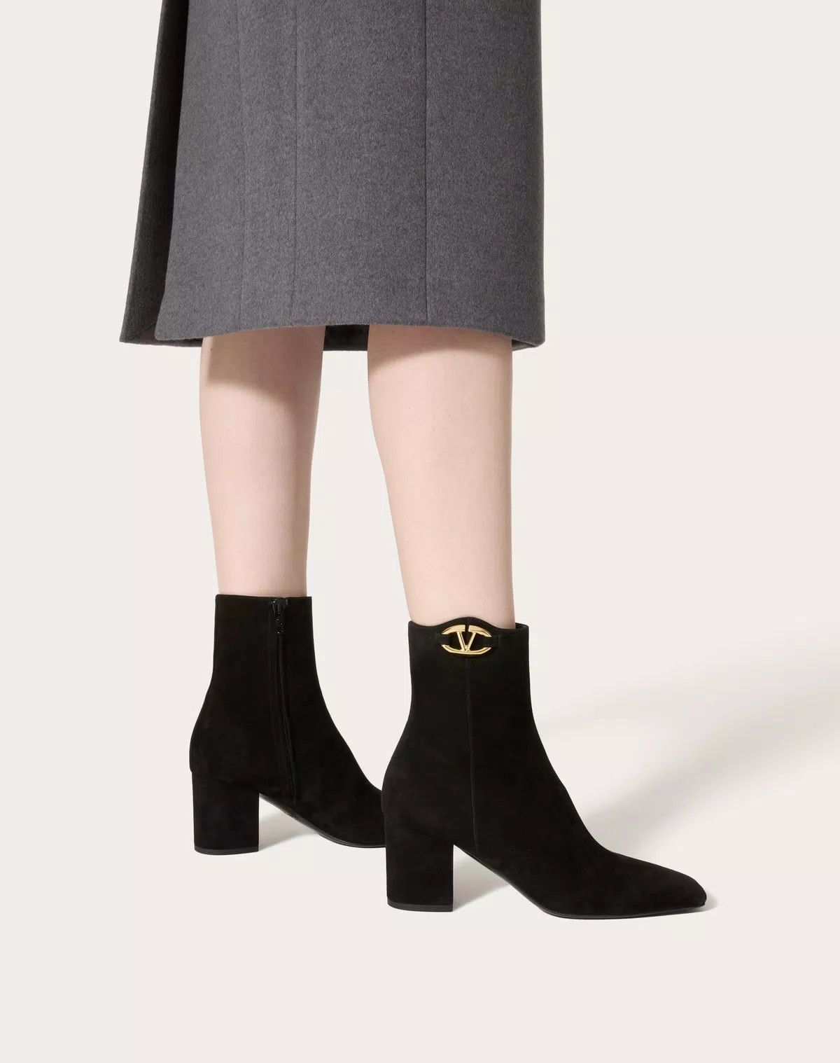 o1s1wg110625 Vlogo Bold Edition Suede Ankle Boot in Black
