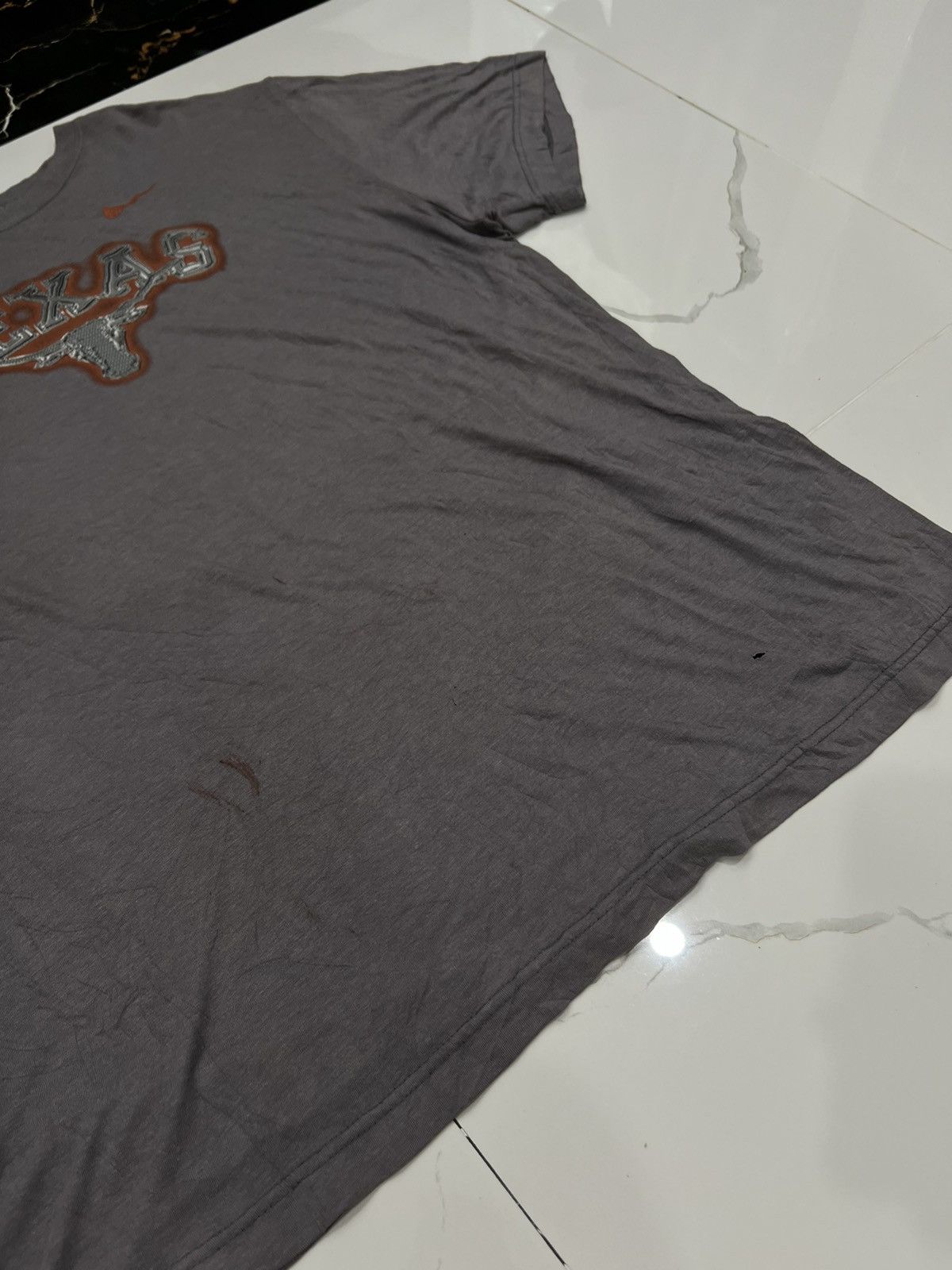 Nike × Vintage 90’s RARE DISTRESSED NIKE TEXAS BULL SWOOSH LOGO TEE Size US XL / EU 56 / 4 - 3 Thumbnail